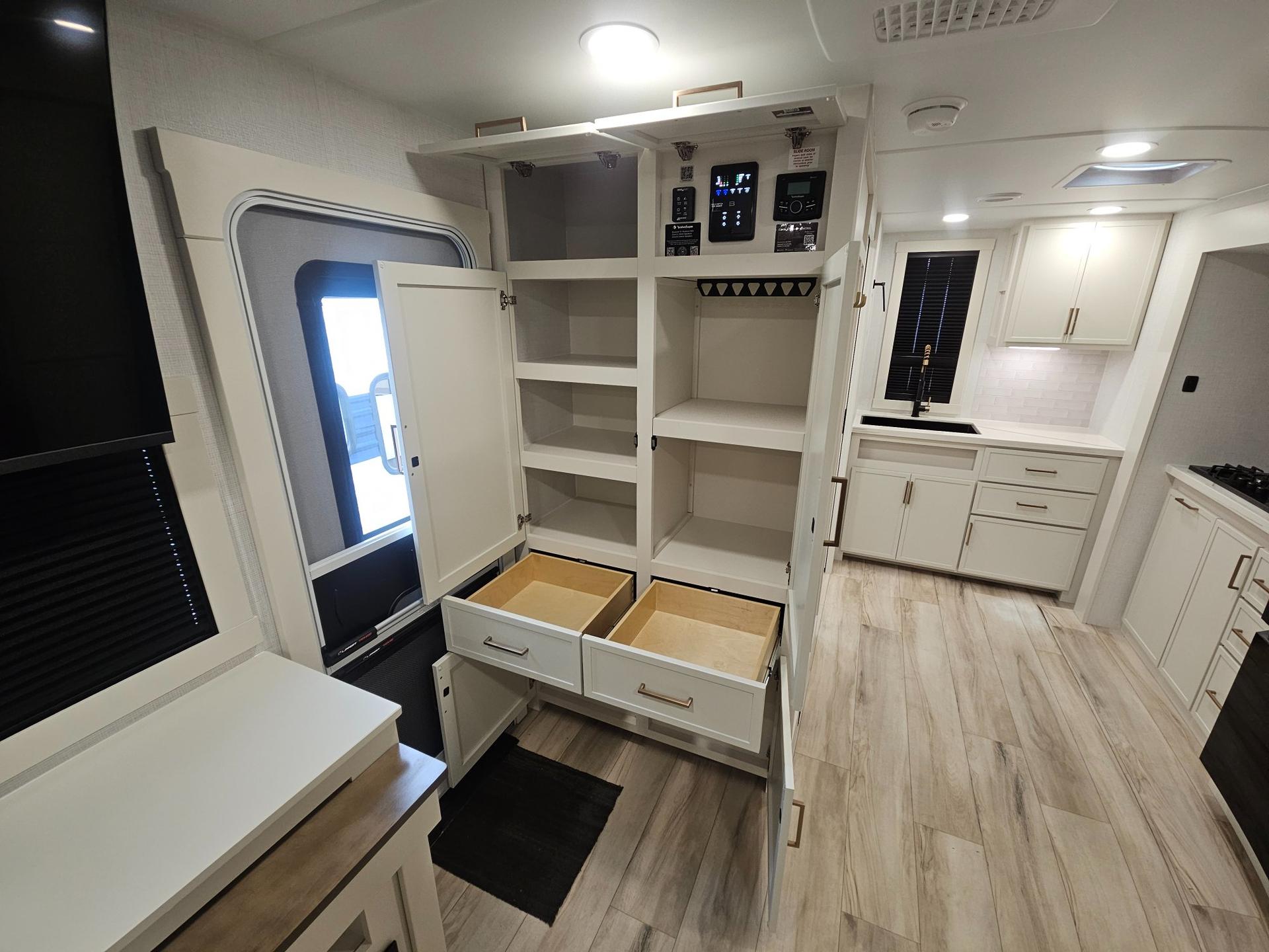 2026 Brinkley RV 2026 Brinkley RV Model I - thumbnail 13