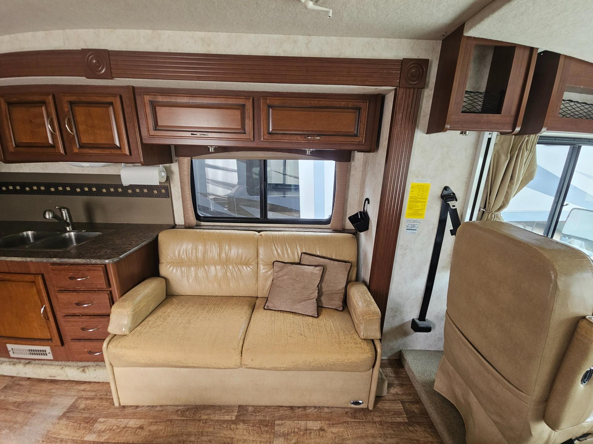 2012 Fleetwood RV 2012 Fleetwood RV Storm - thumbnail 8