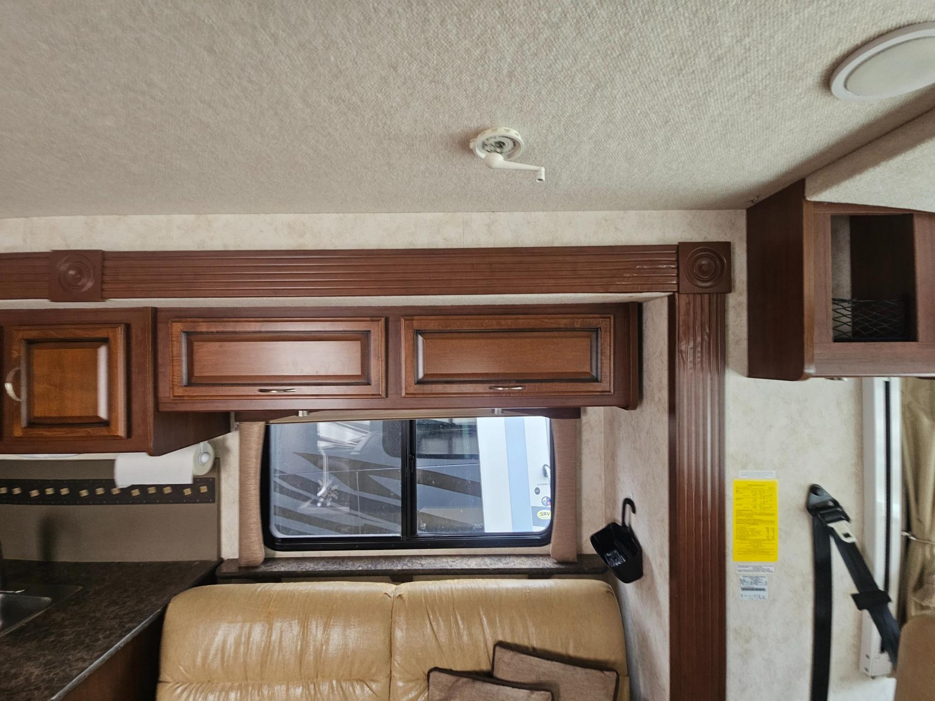 2012 Fleetwood RV 2012 Fleetwood RV Storm - thumbnail 9