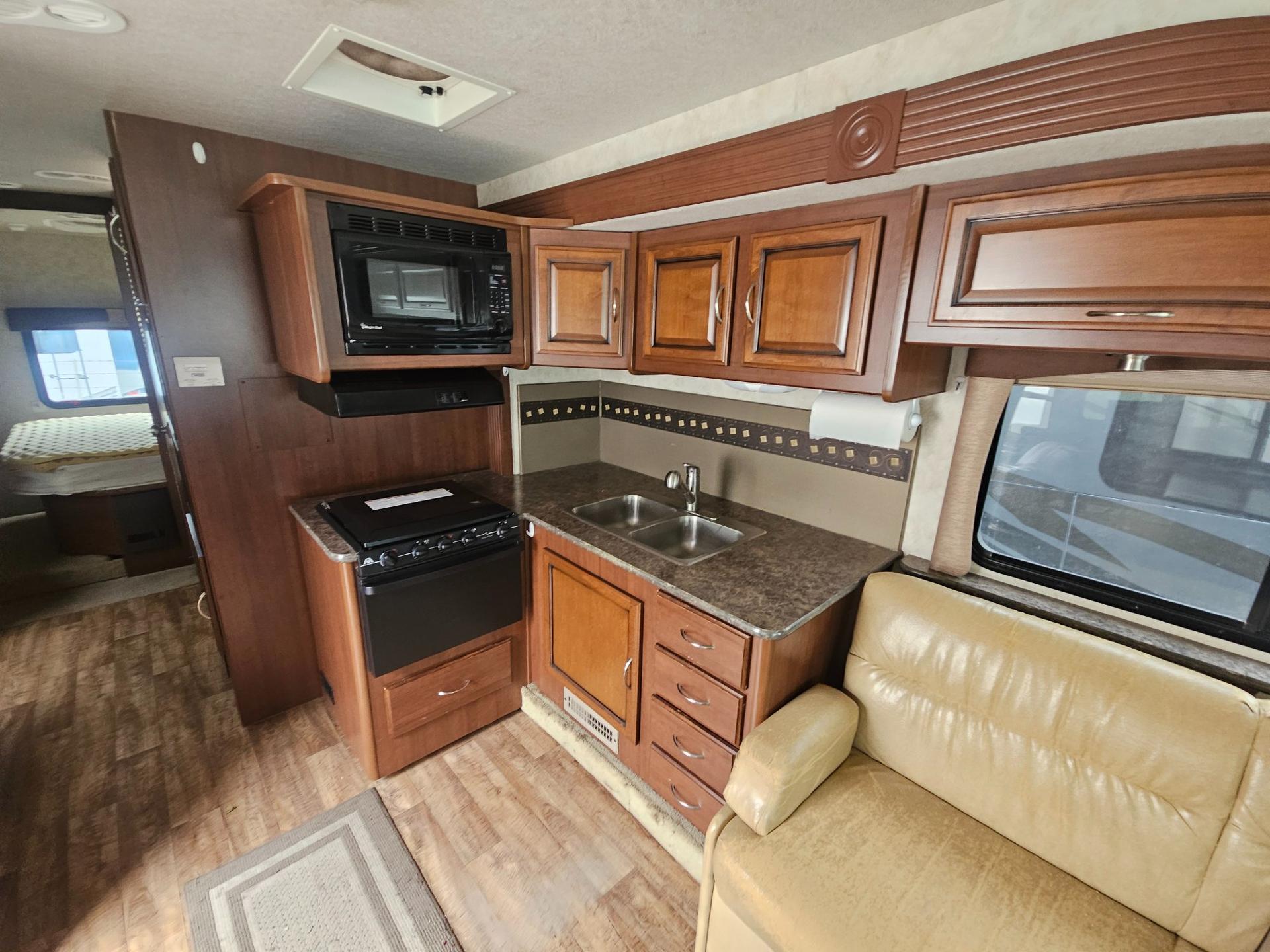 2012 Fleetwood RV 2012 Fleetwood RV Storm - thumbnail 11