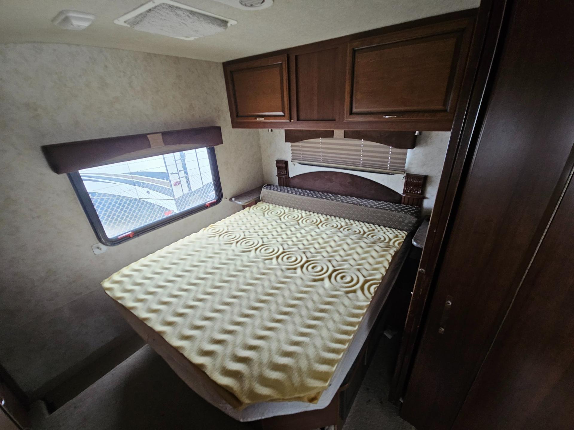 2012 Fleetwood RV 2012 Fleetwood RV Storm - thumbnail 20
