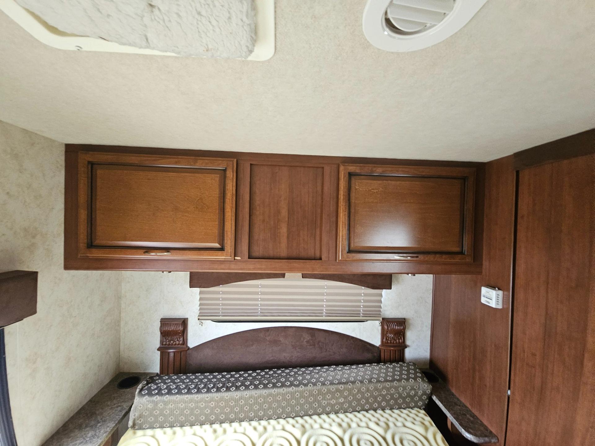 2012 Fleetwood RV 2012 Fleetwood RV Storm - thumbnail 22