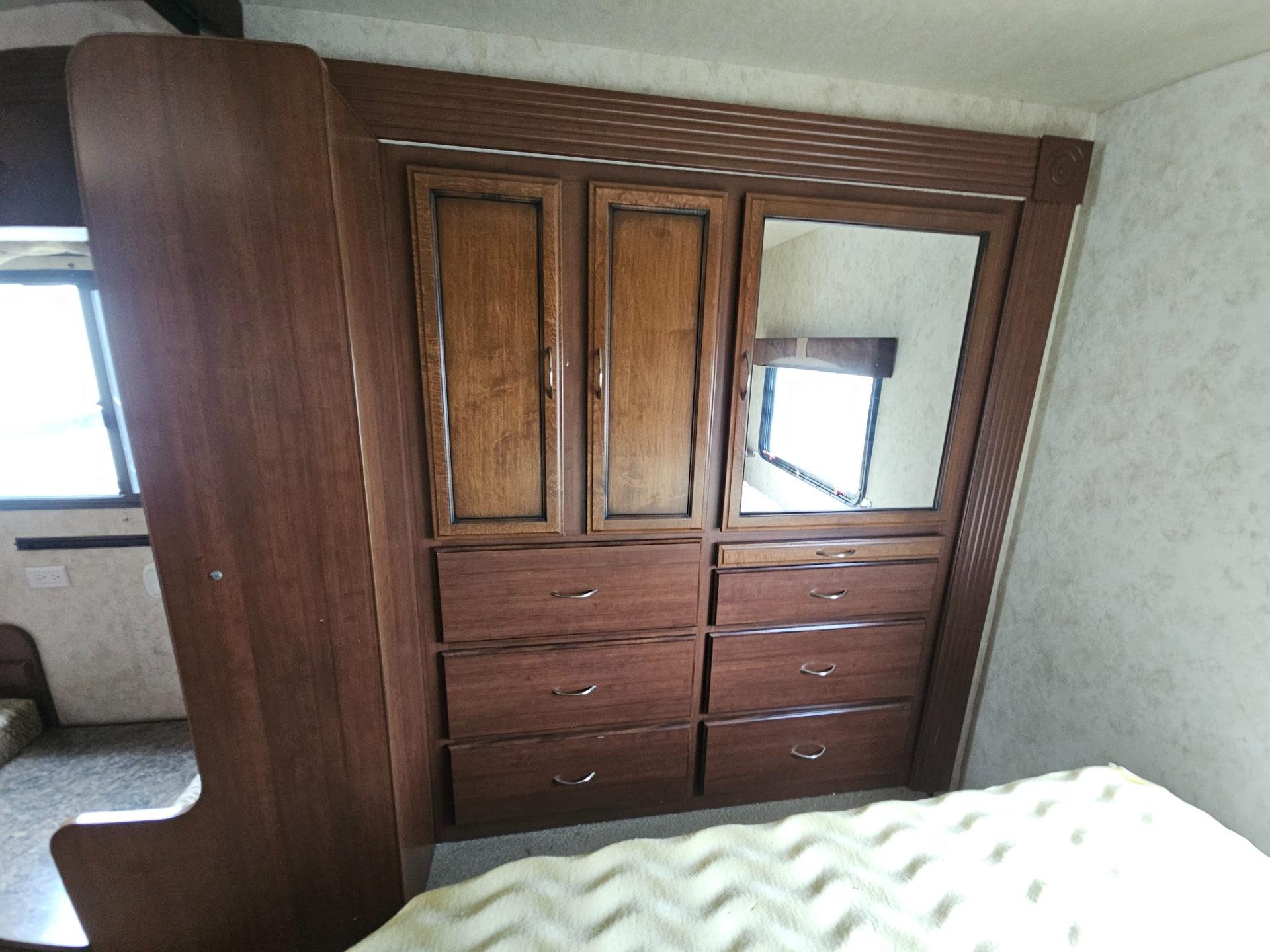 2012 Fleetwood RV 2012 Fleetwood RV Storm - thumbnail 23