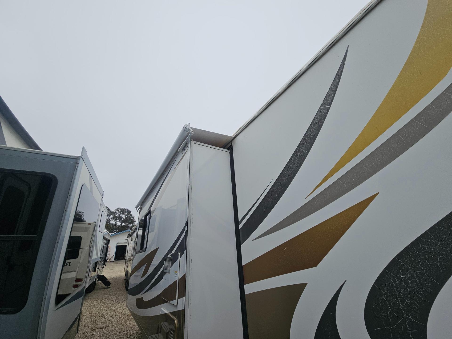 2012 Fleetwood RV 2012 Fleetwood RV Storm - thumbnail 34