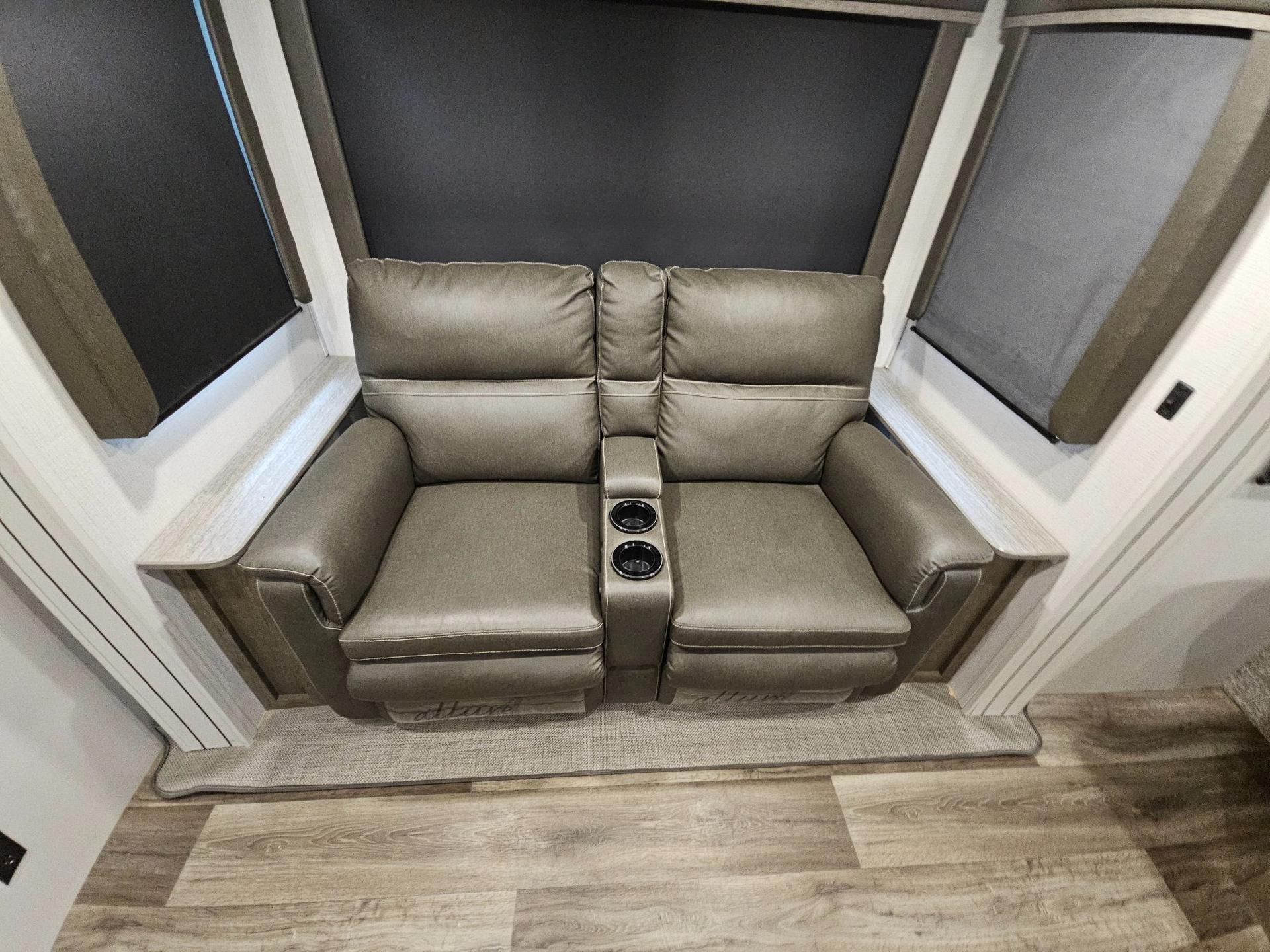 2022 Keystone RV 2022 Keystone RV Cougar - thumbnail 7