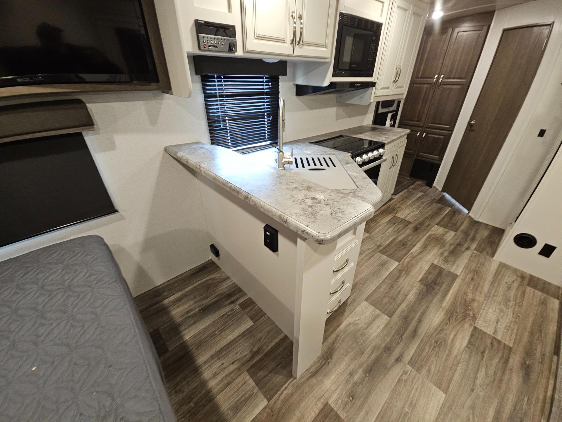 2022 Keystone RV 2022 Keystone RV Cougar - thumbnail 13