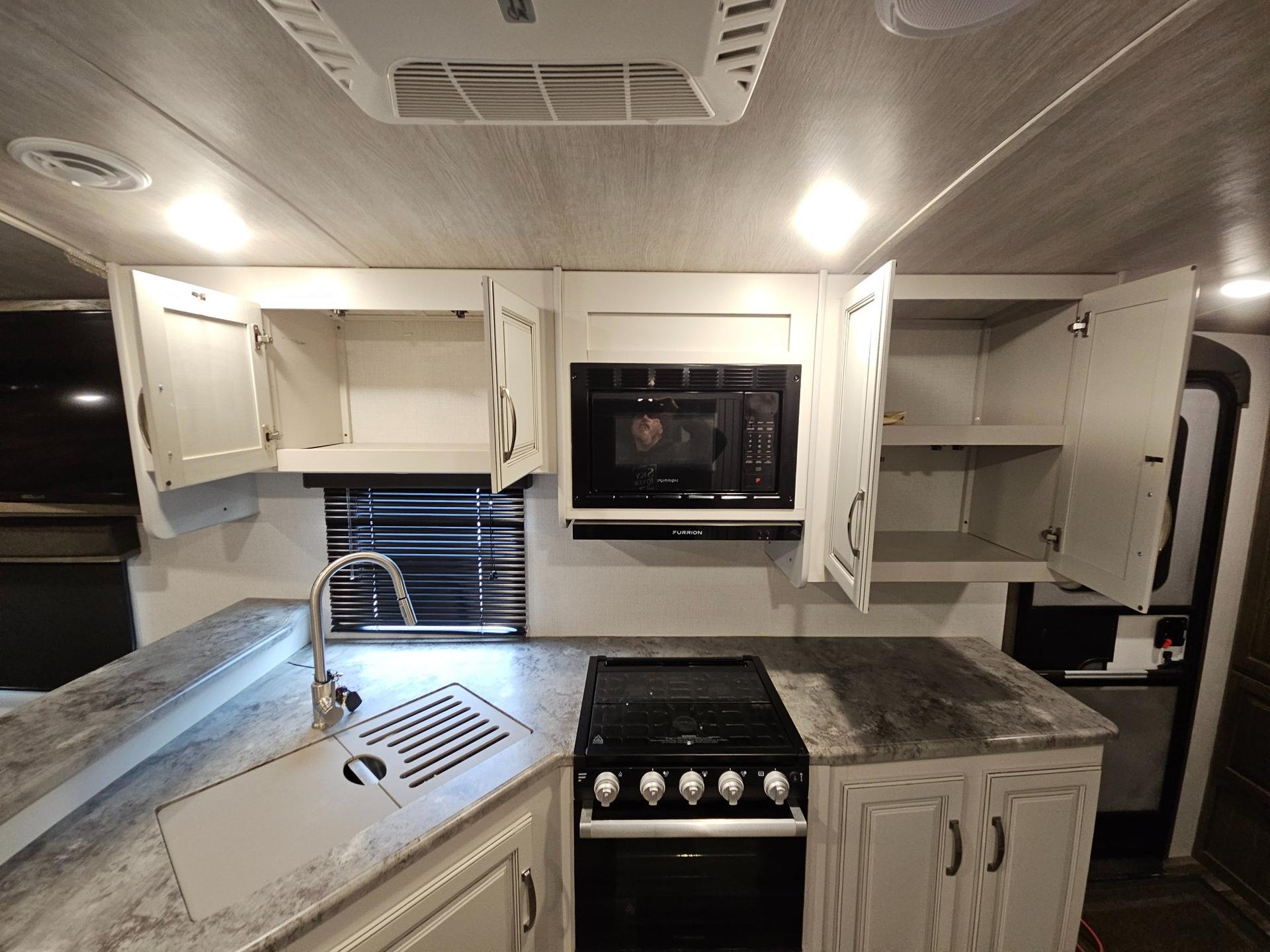 2022 Keystone RV 2022 Keystone RV Cougar - thumbnail 15