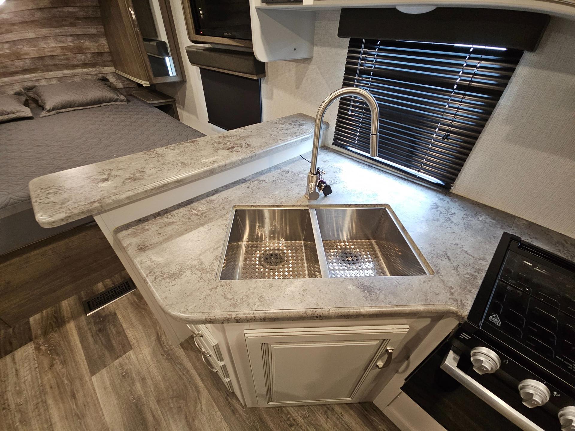 2022 Keystone RV 2022 Keystone RV Cougar - thumbnail 16