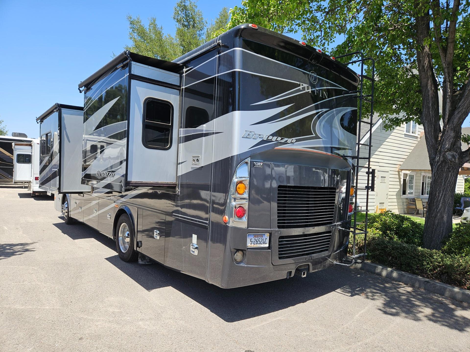 2017 Tiffin Motor Coach 2017 Tiffin Motor Coach Breeze - thumbnail 3