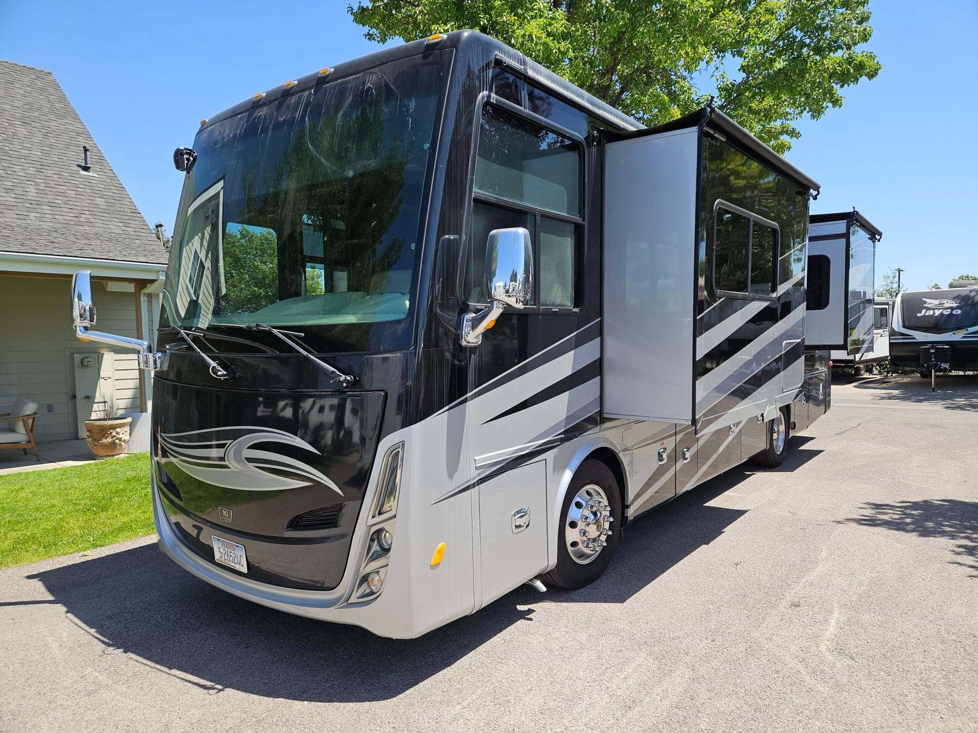 2017 Tiffin Motor Coach 2017 Tiffin Motor Coach Breeze - thumbnail 4