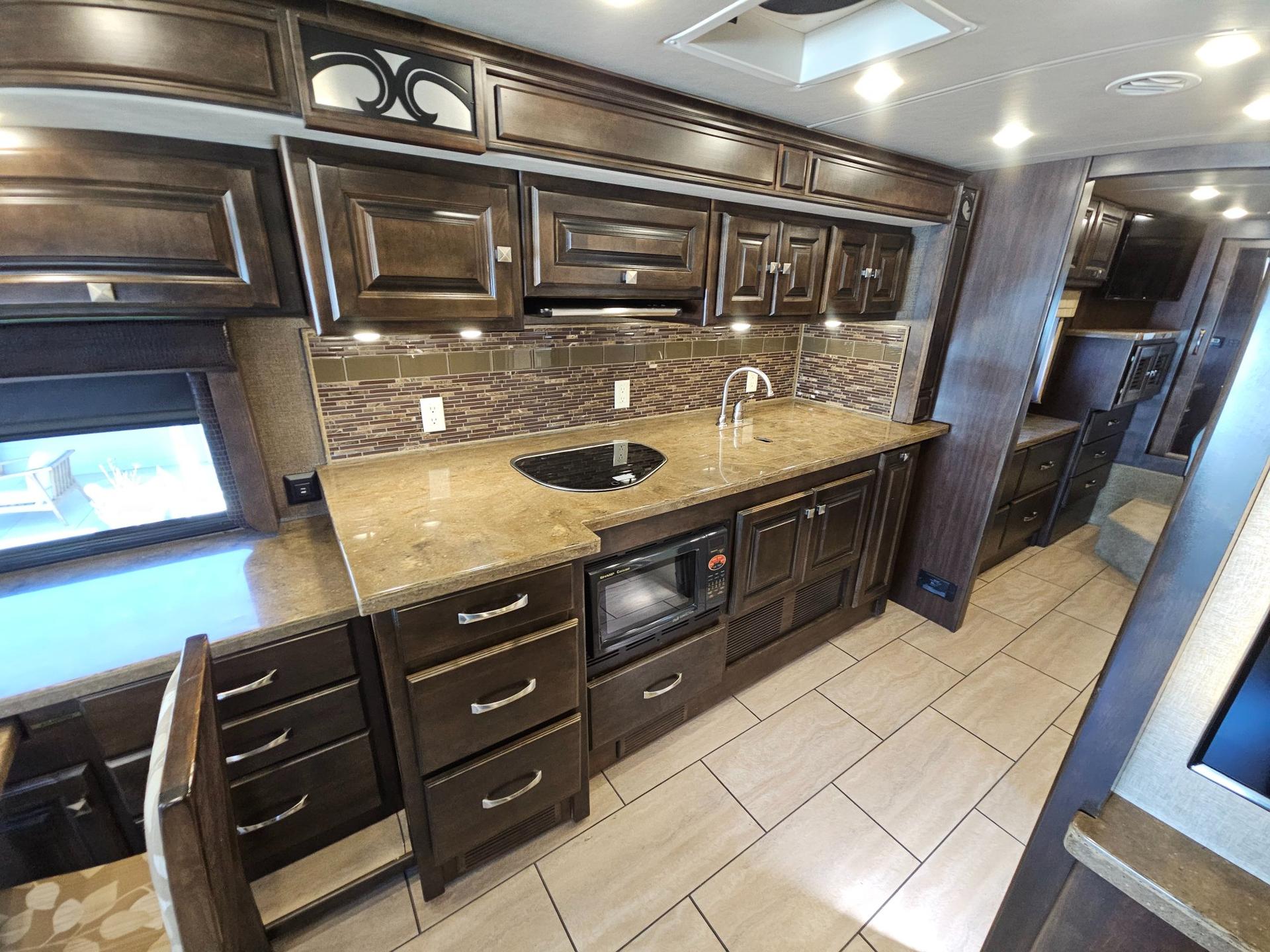 2017 Tiffin Motor Coach 2017 Tiffin Motor Coach Breeze - thumbnail 12