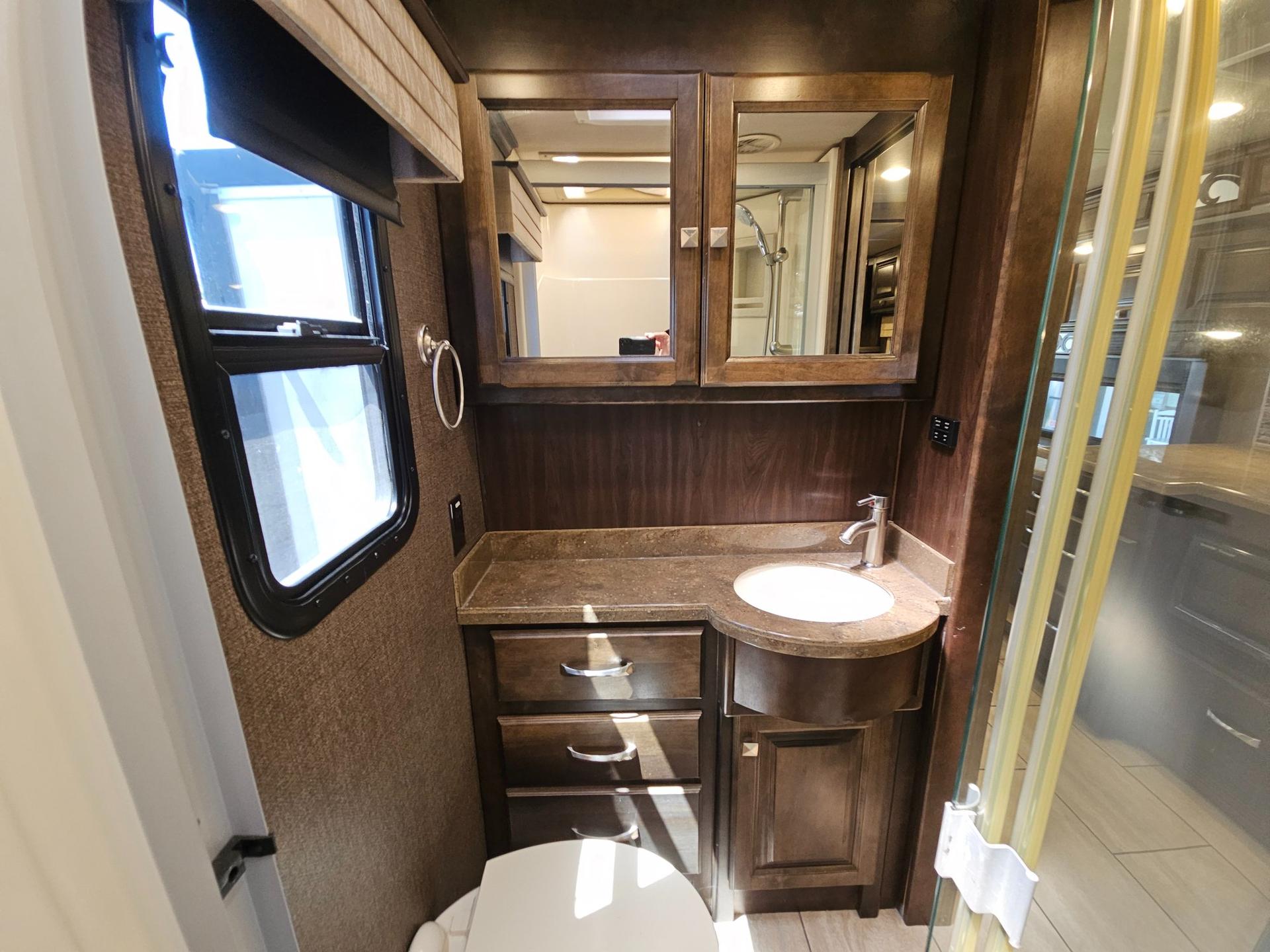 2017 Tiffin Motor Coach 2017 Tiffin Motor Coach Breeze - thumbnail 16