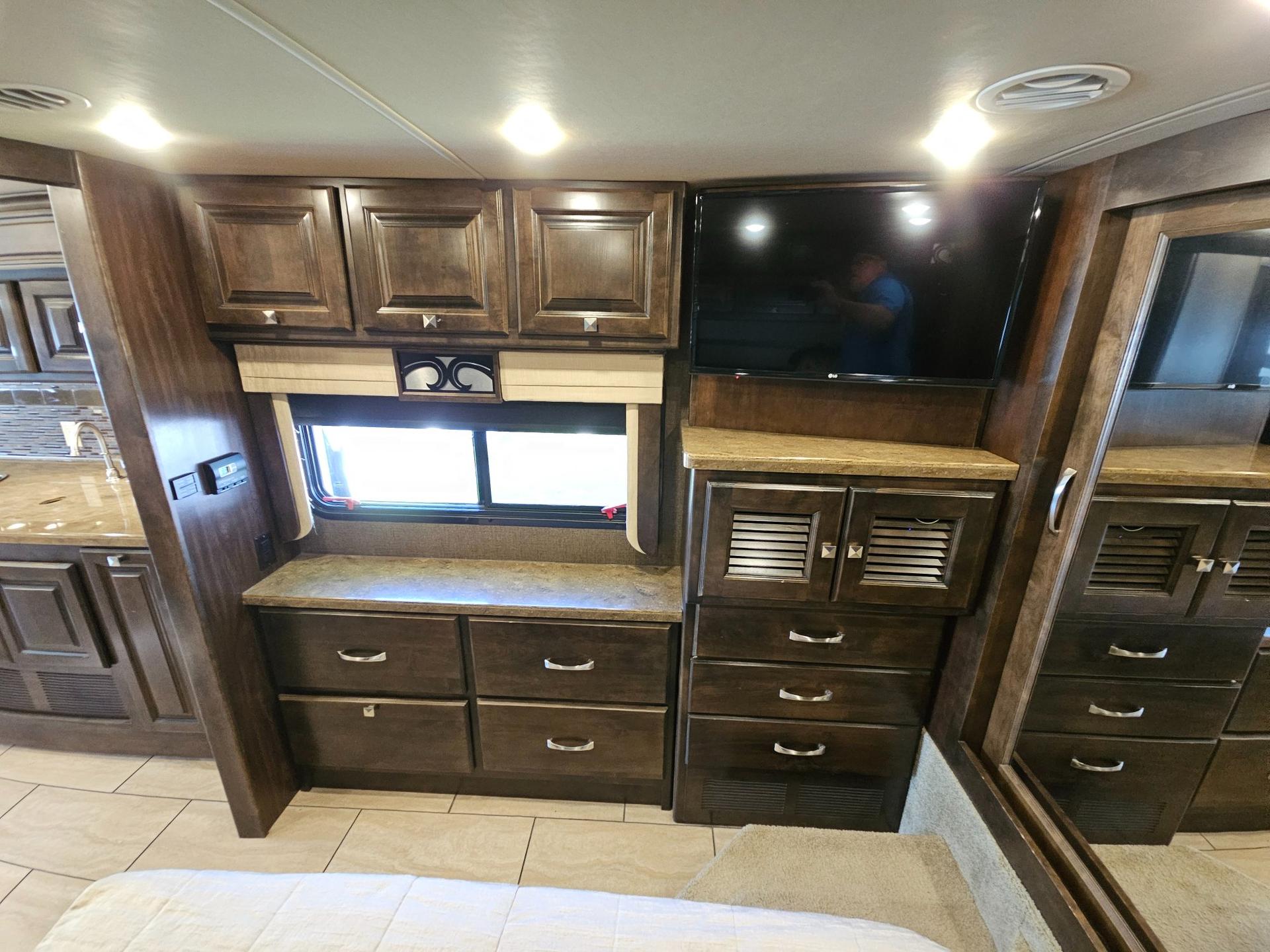 2017 Tiffin Motor Coach 2017 Tiffin Motor Coach Breeze - thumbnail 19