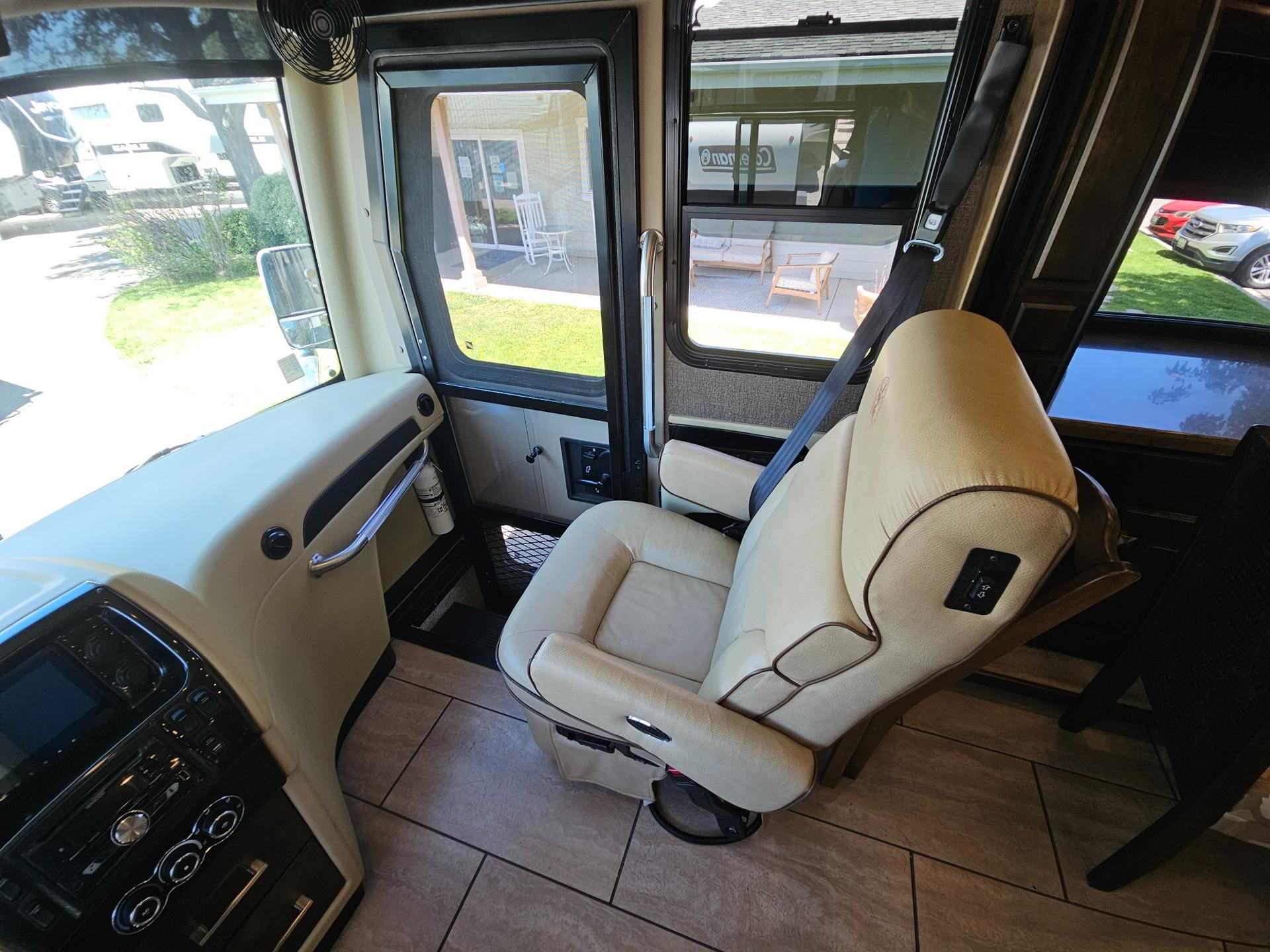 2017 Tiffin Motor Coach 2017 Tiffin Motor Coach Breeze - thumbnail 22