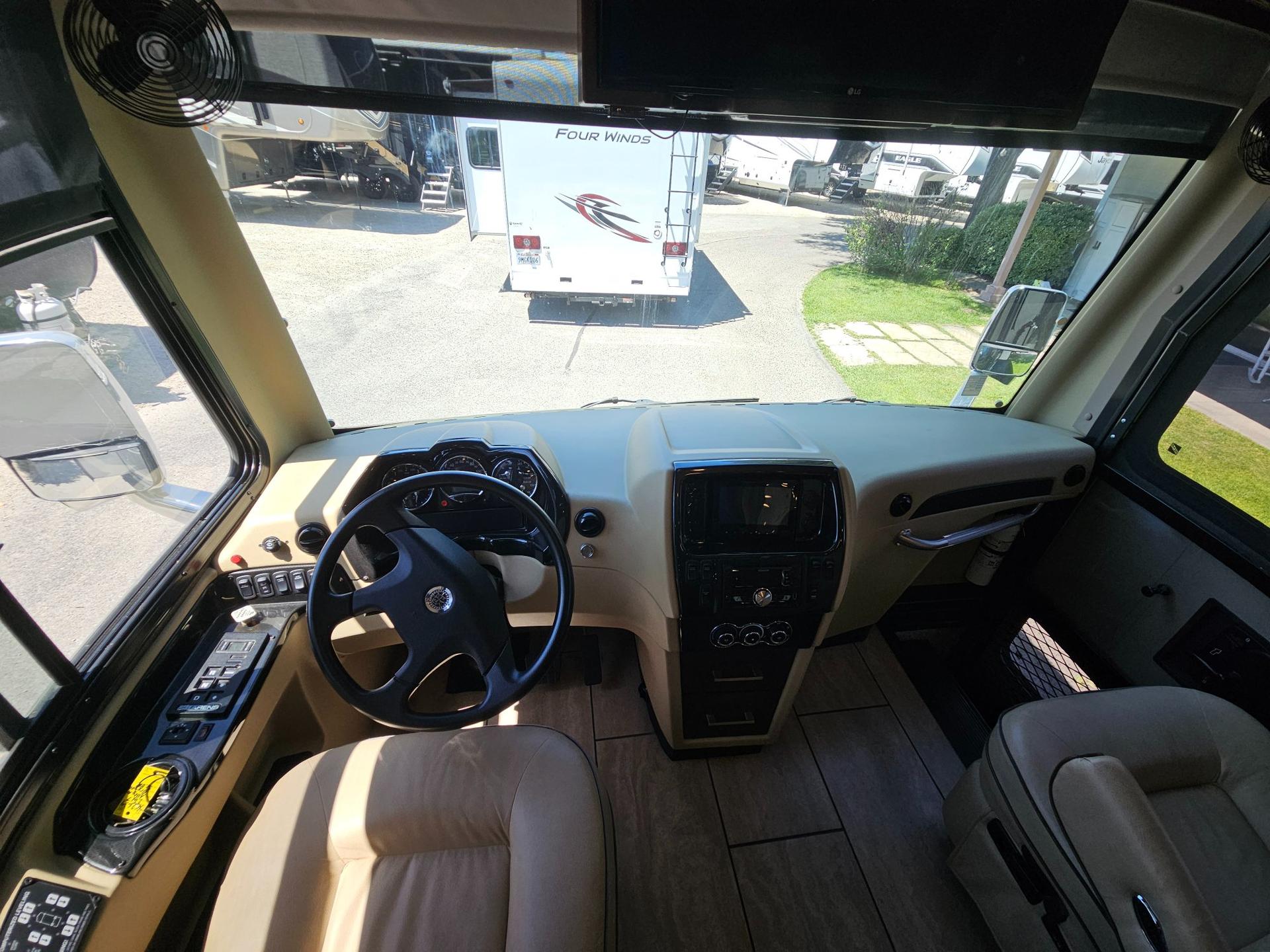 2017 Tiffin Motor Coach 2017 Tiffin Motor Coach Breeze - thumbnail 23