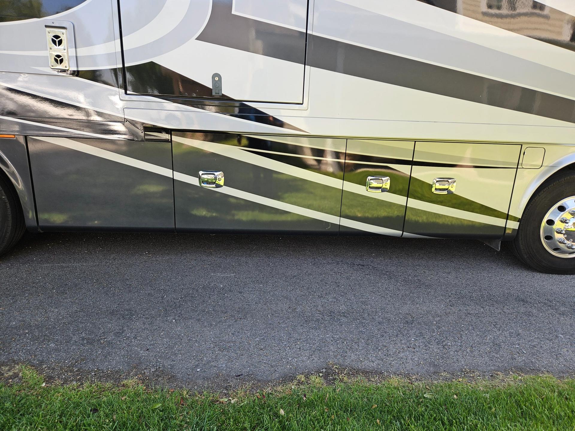 2017 Tiffin Motor Coach 2017 Tiffin Motor Coach Breeze - thumbnail 28