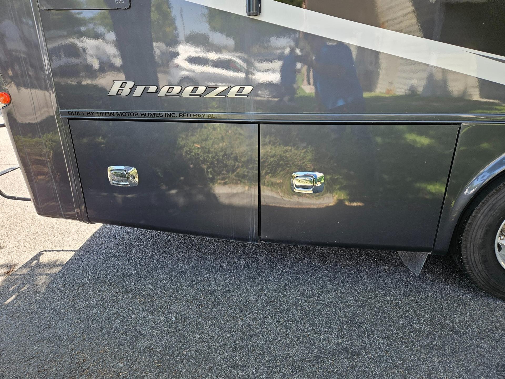 2017 Tiffin Motor Coach 2017 Tiffin Motor Coach Breeze - thumbnail 30