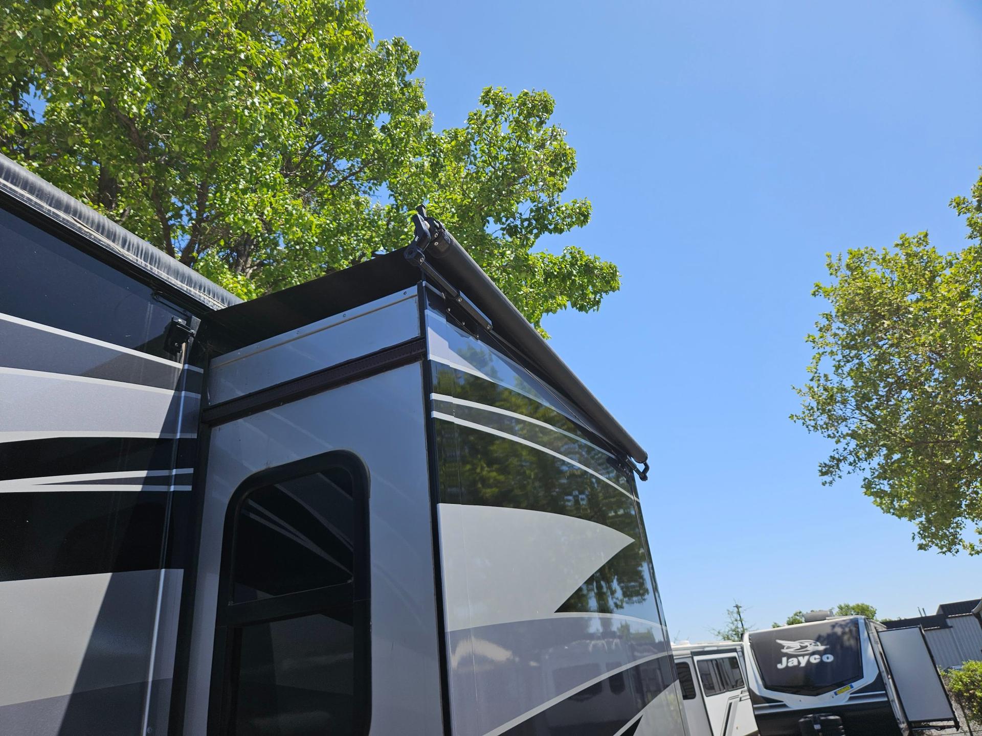 2017 Tiffin Motor Coach 2017 Tiffin Motor Coach Breeze - thumbnail 32