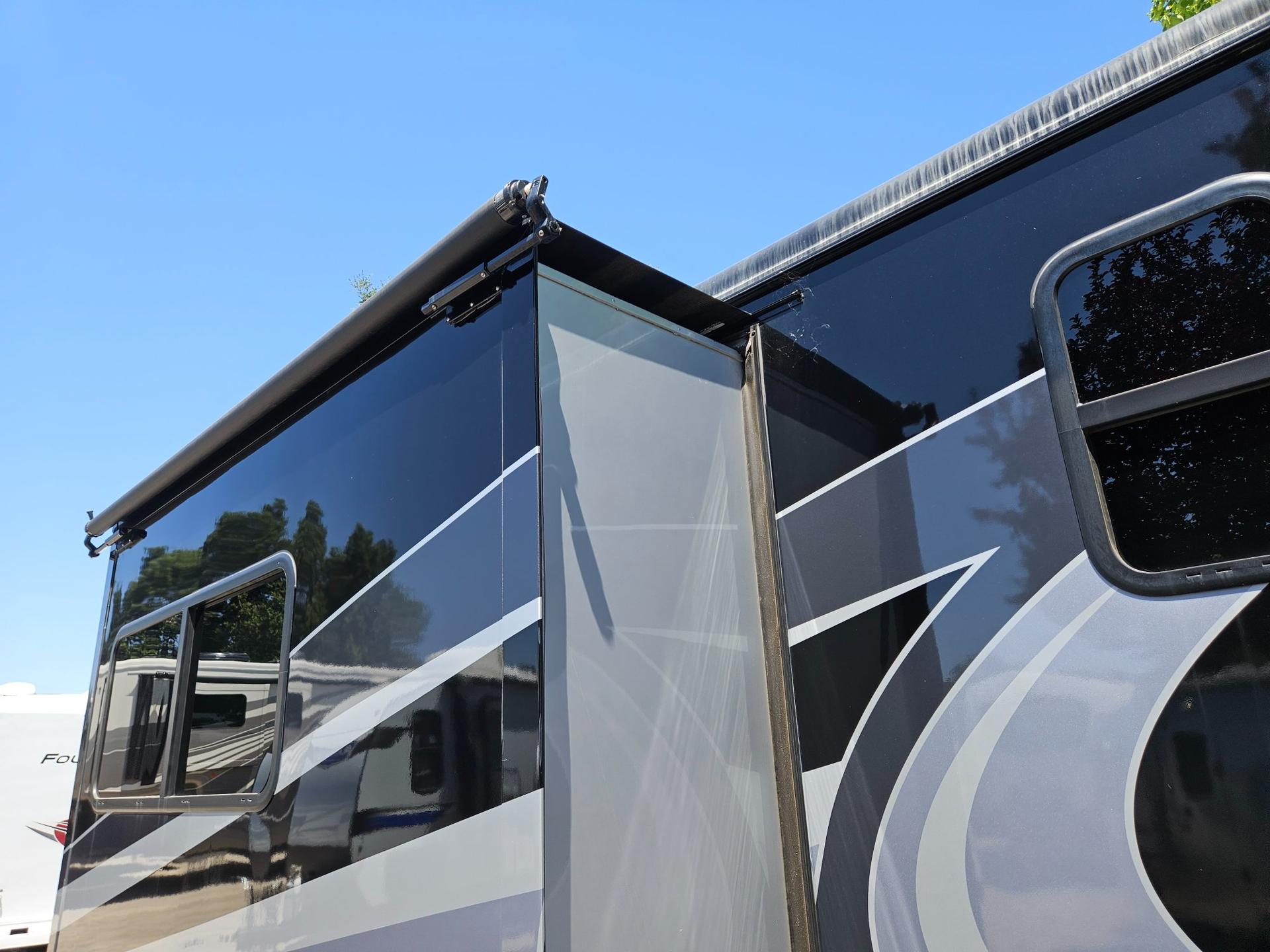 2017 Tiffin Motor Coach 2017 Tiffin Motor Coach Breeze - thumbnail 33