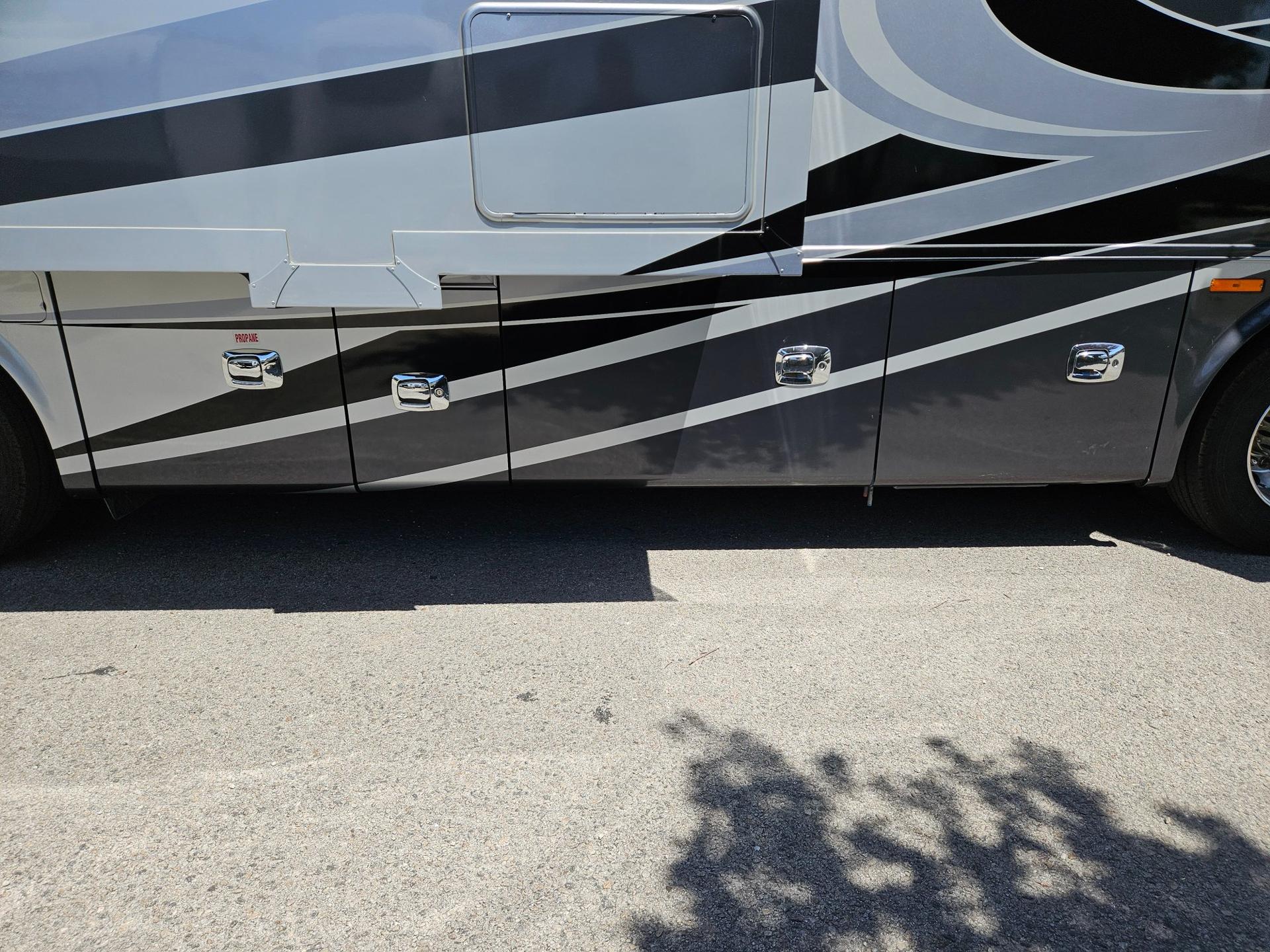 2017 Tiffin Motor Coach 2017 Tiffin Motor Coach Breeze - thumbnail 34