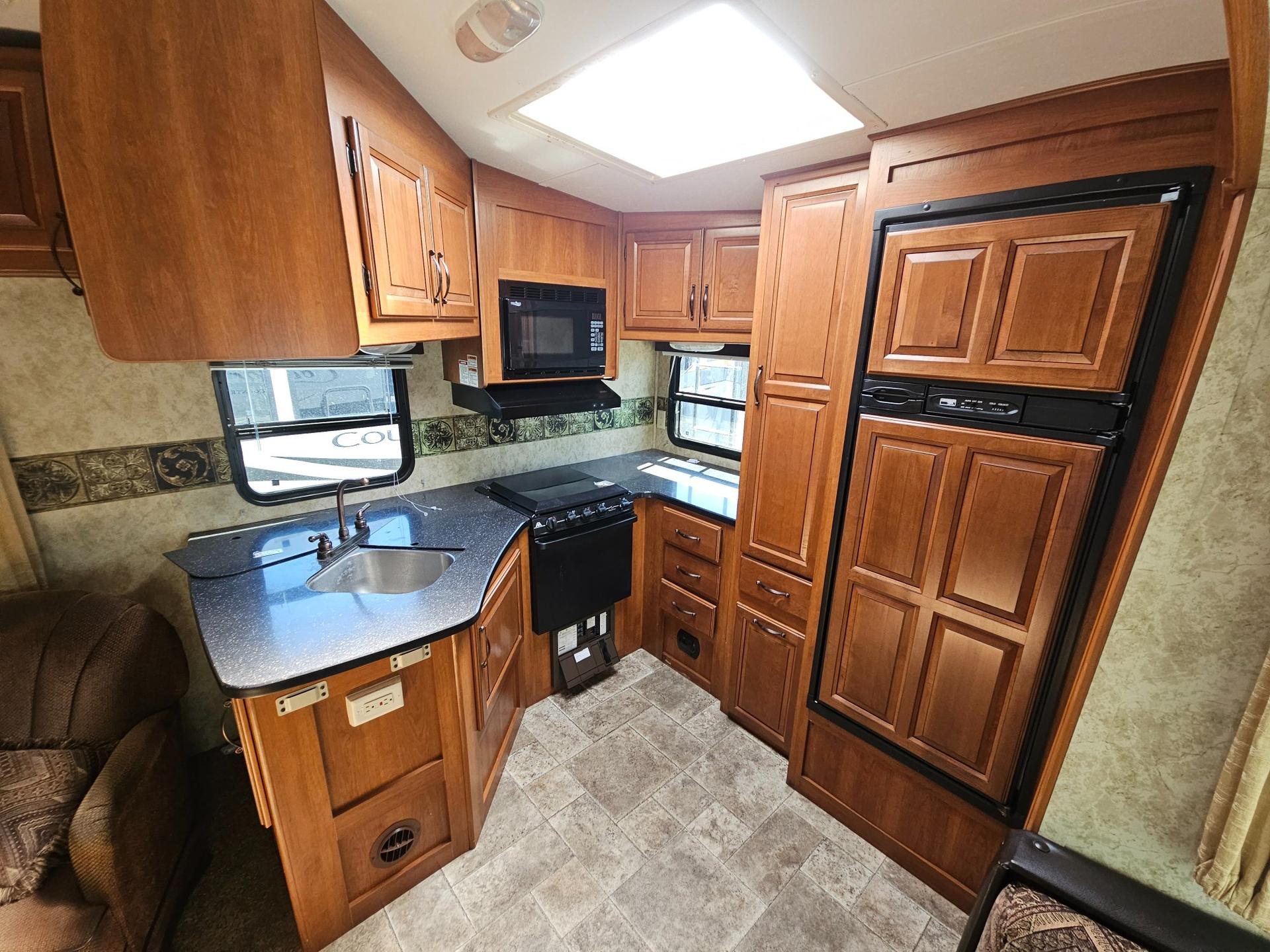 2012 Keystone RV 2012 Keystone RV Cougar High Country - thumbnail 11
