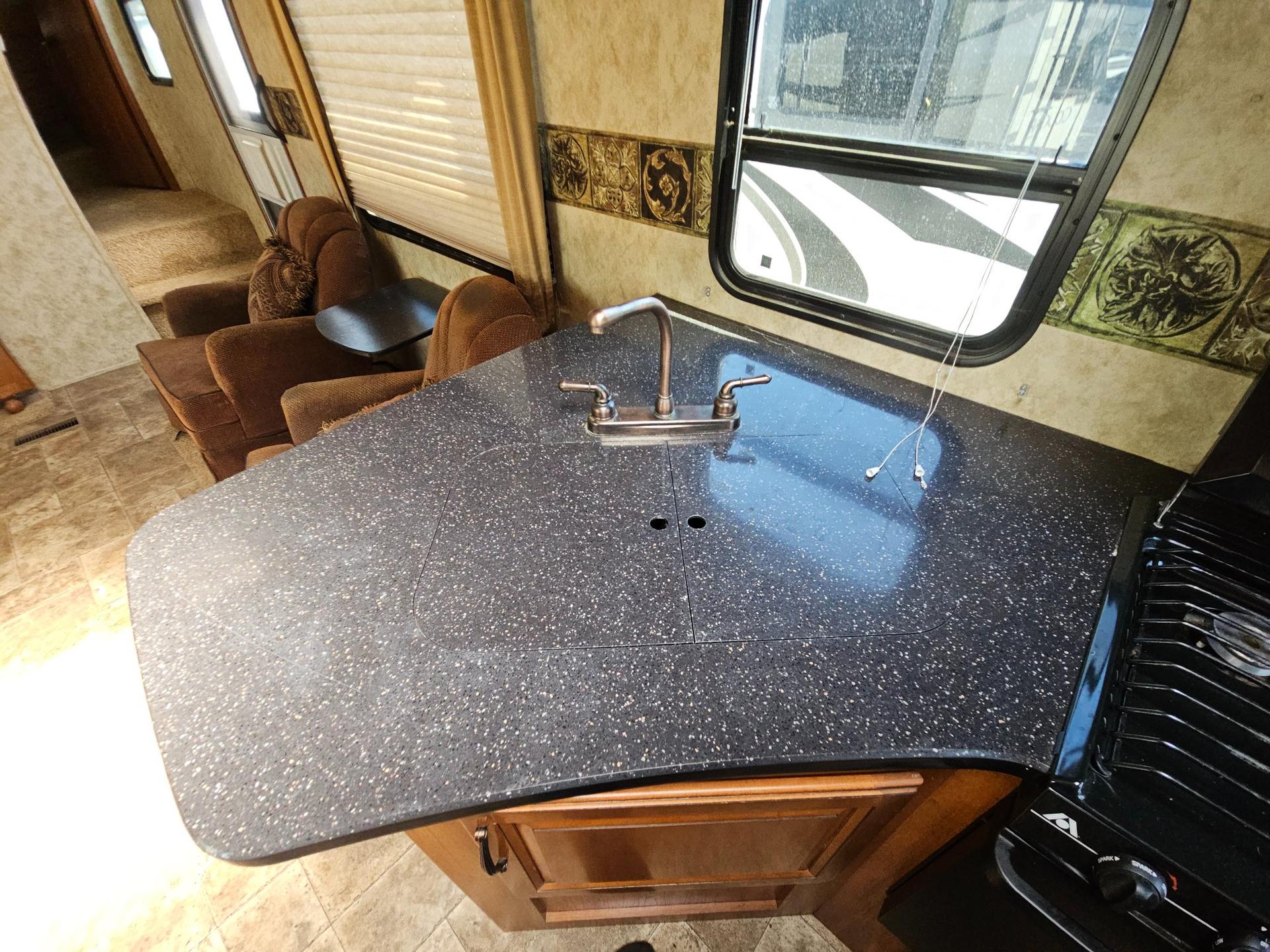 2012 Keystone RV 2012 Keystone RV Cougar High Country - thumbnail 18