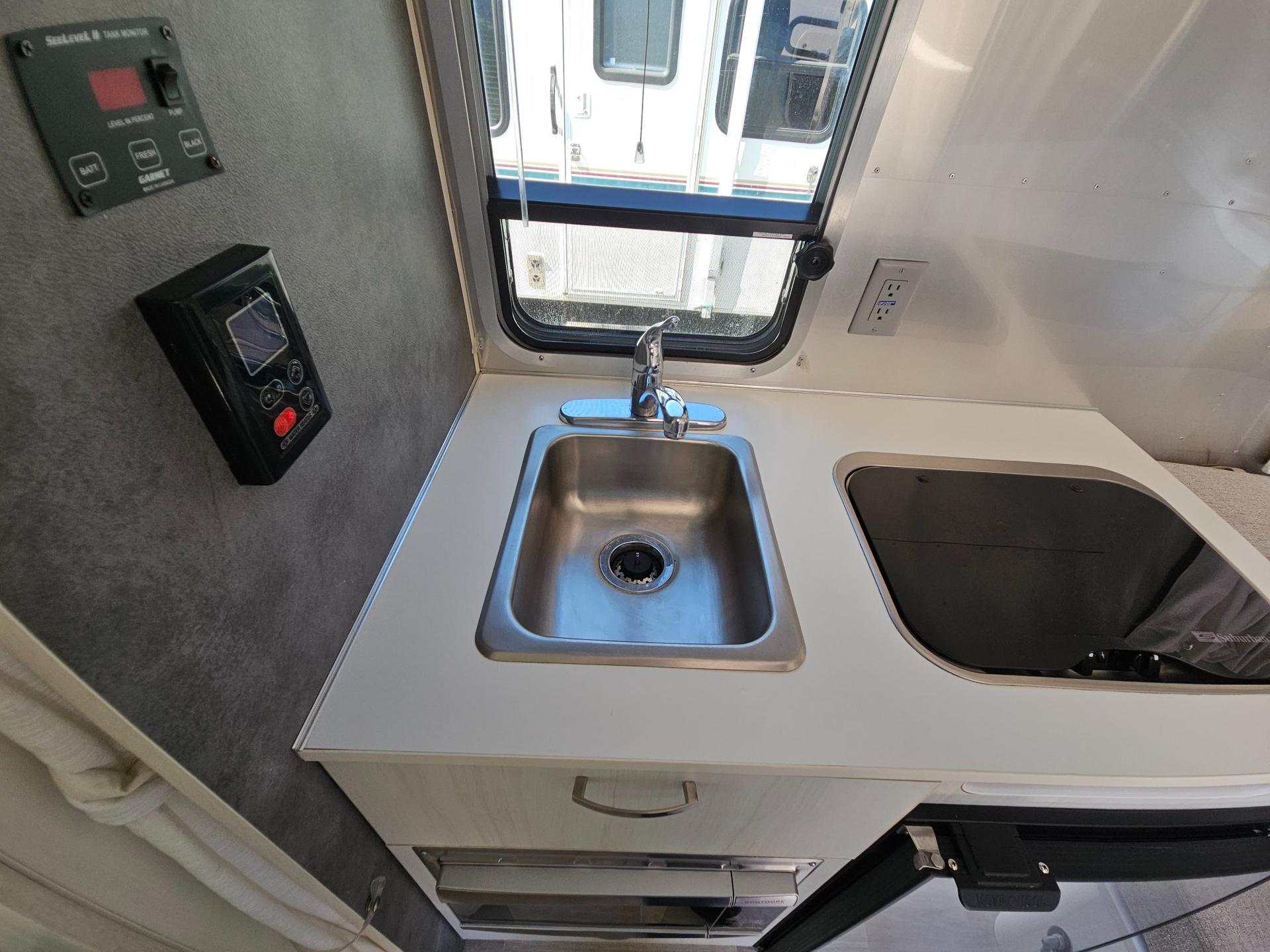 2022 Airstream 2022 Airstream Bambi - thumbnail 13