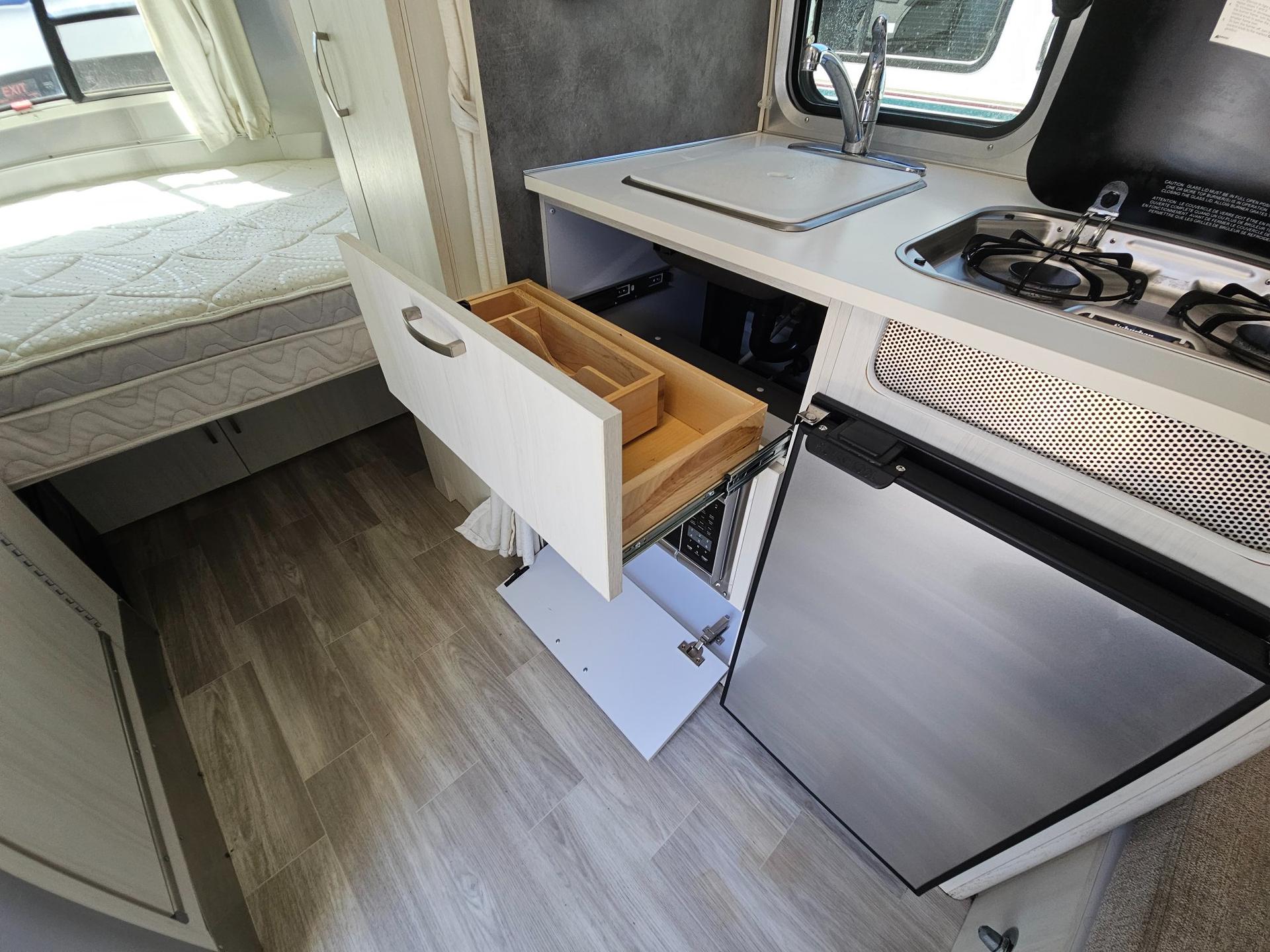 2022 Airstream 2022 Airstream Bambi - thumbnail 16