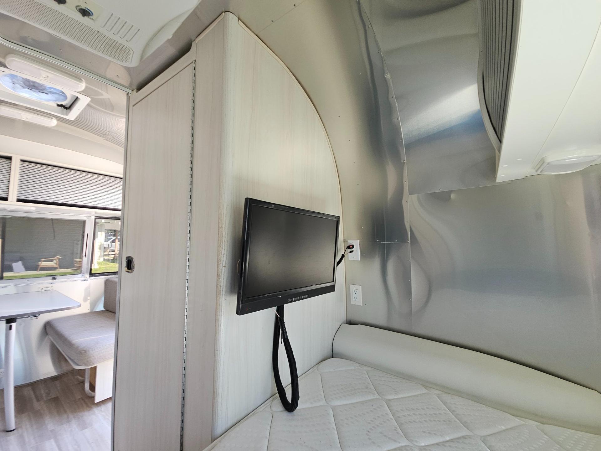 2022 Airstream 2022 Airstream Bambi - thumbnail 20