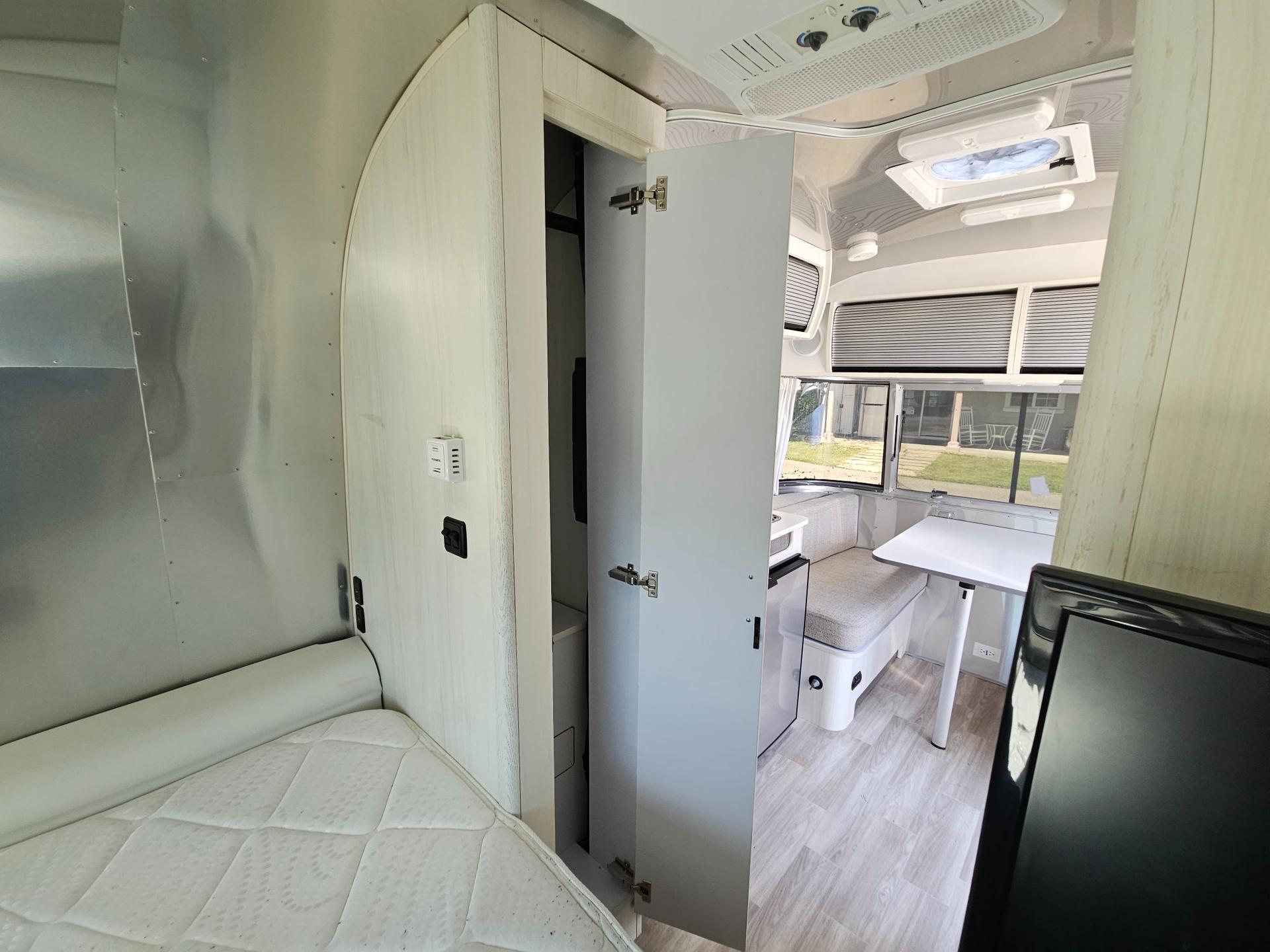2022 Airstream 2022 Airstream Bambi - thumbnail 22