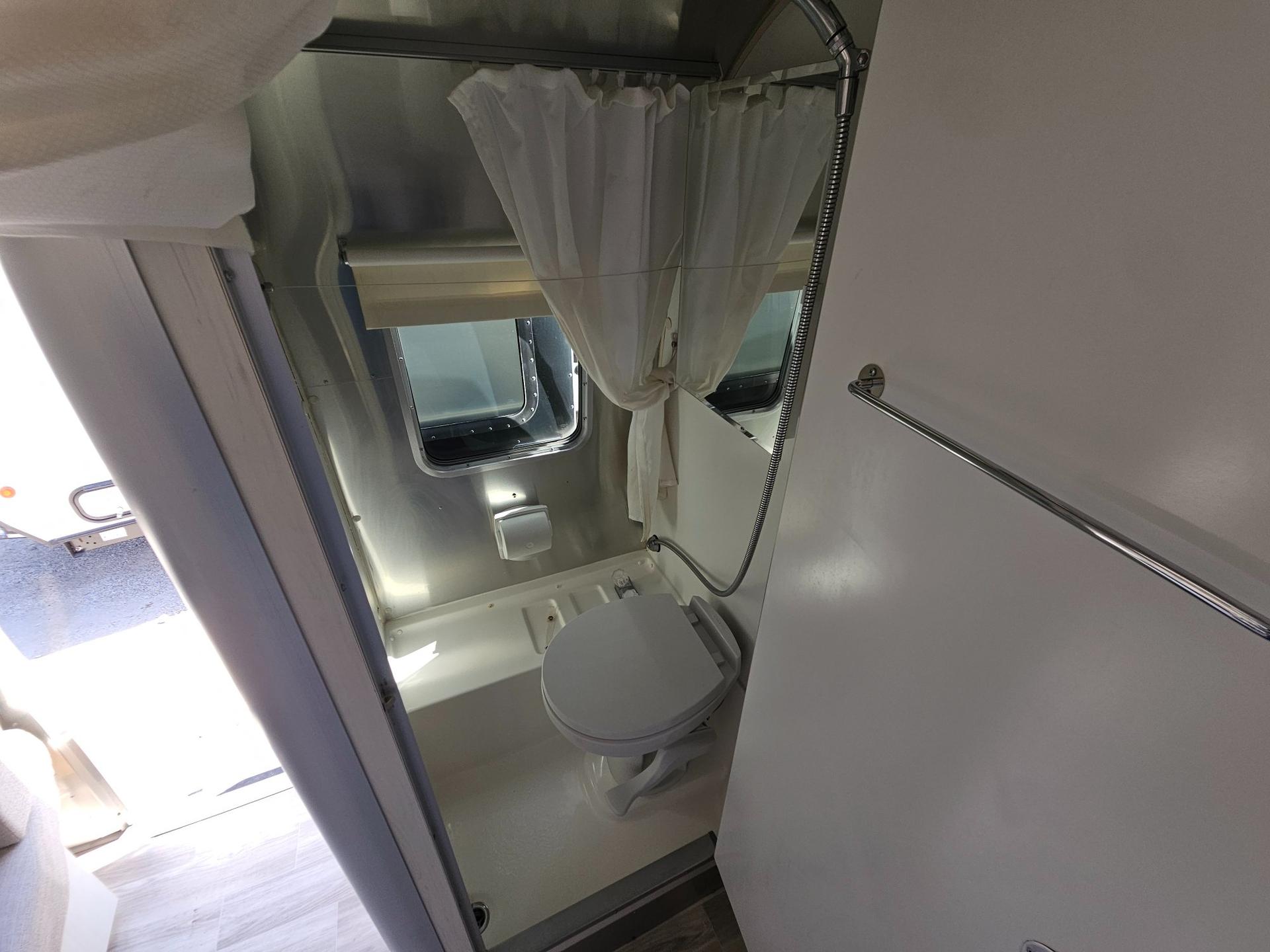 2022 Airstream 2022 Airstream Bambi - thumbnail 23