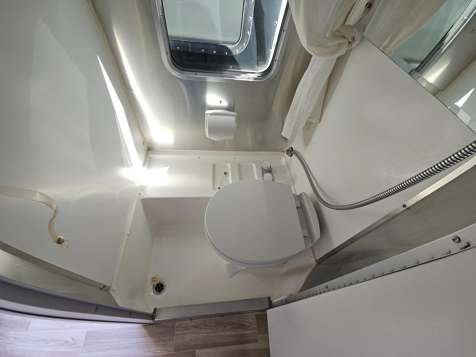 2022 Airstream 2022 Airstream Bambi - thumbnail 24