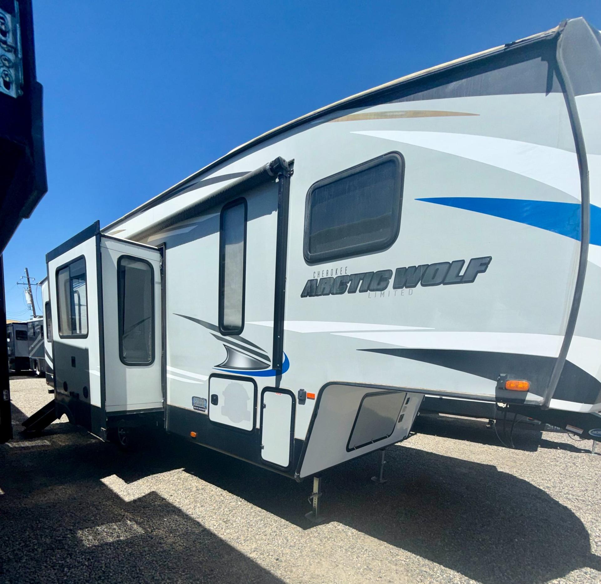 2019 Forest River RV Cherokee Artic Wolf 305ML6