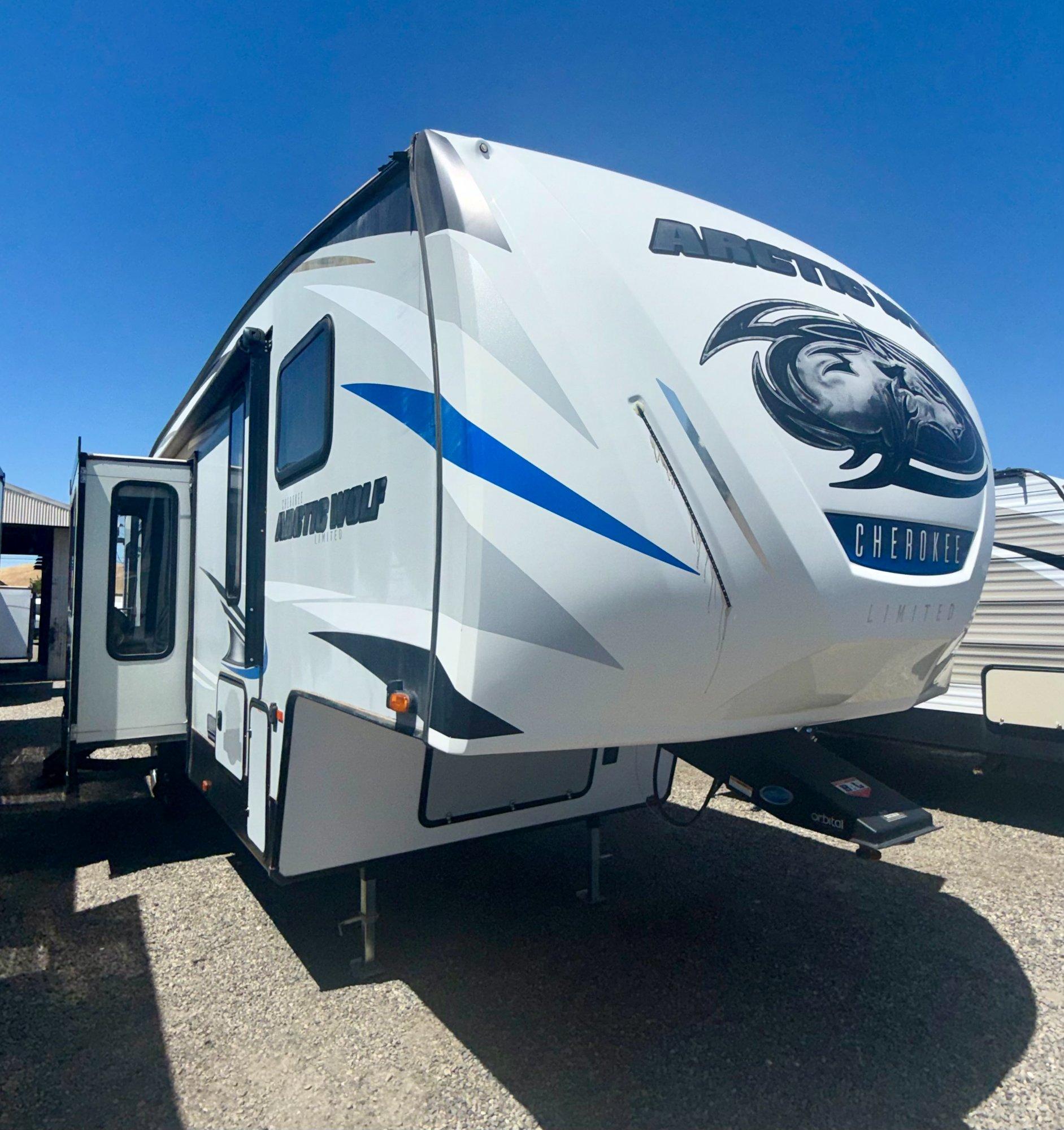 2019 Forest River RV 2019 Forest River RV Cherokee Artic Wolf - thumbnail 2