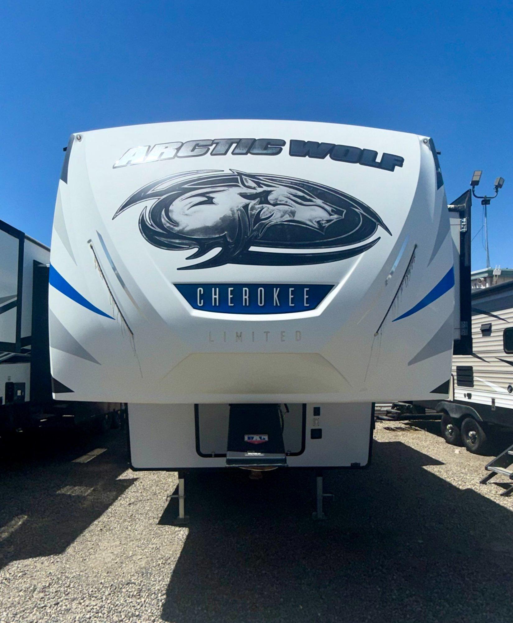 2019 Forest River RV 2019 Forest River RV Cherokee Artic Wolf - thumbnail 3