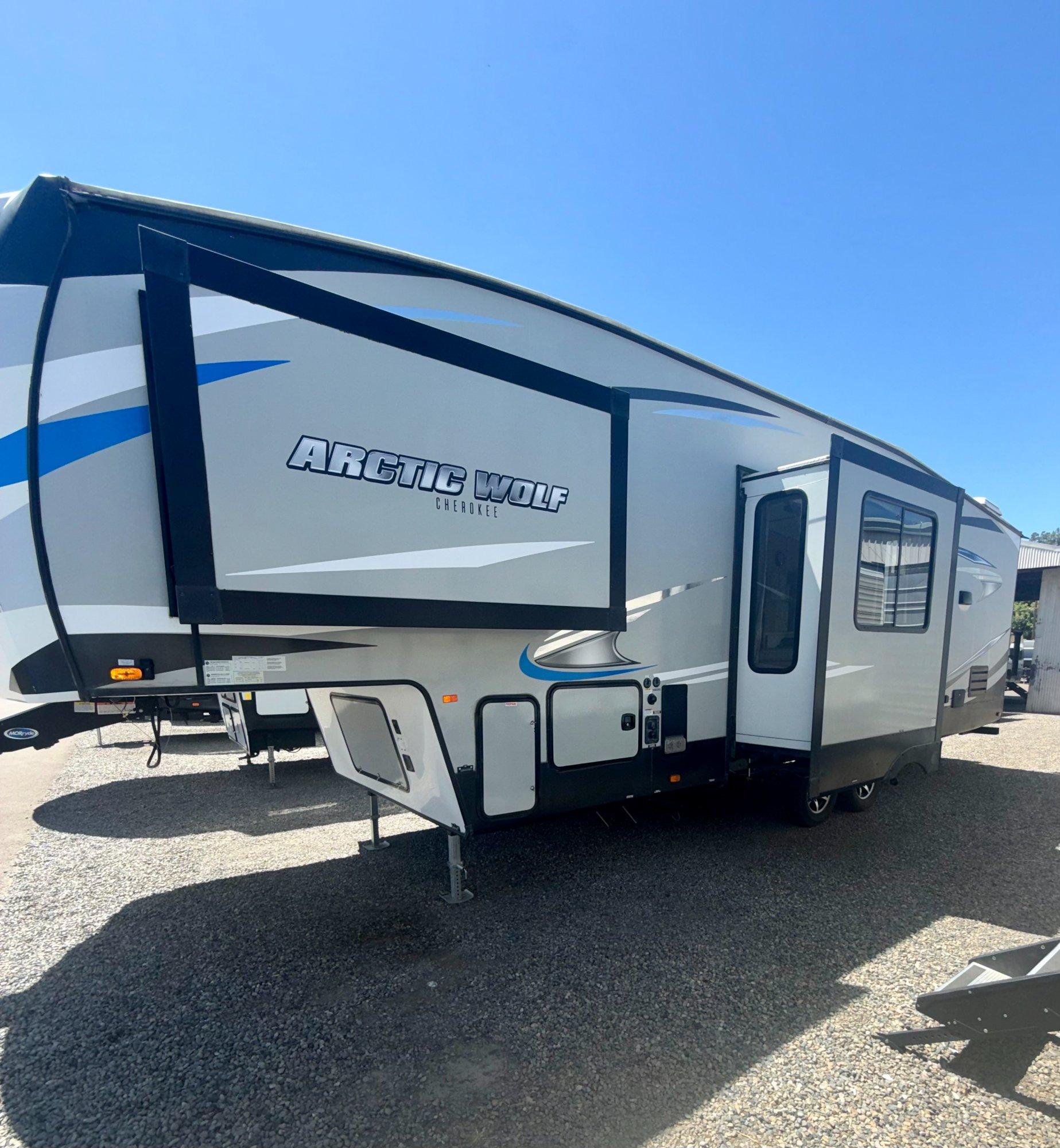 2019 Forest River RV 2019 Forest River RV Cherokee Artic Wolf - thumbnail 5