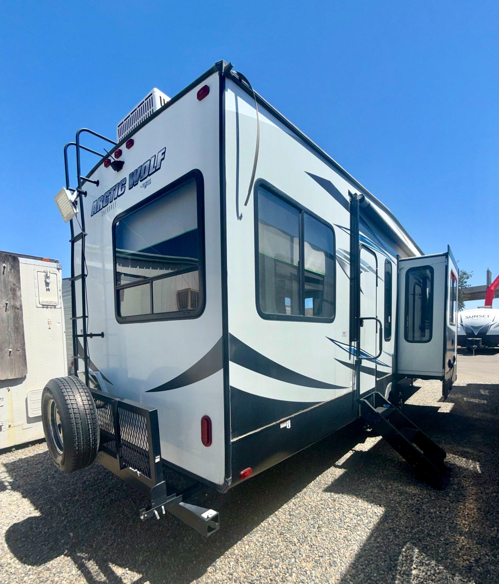 2019 Forest River RV 2019 Forest River RV Cherokee Artic Wolf - thumbnail 6