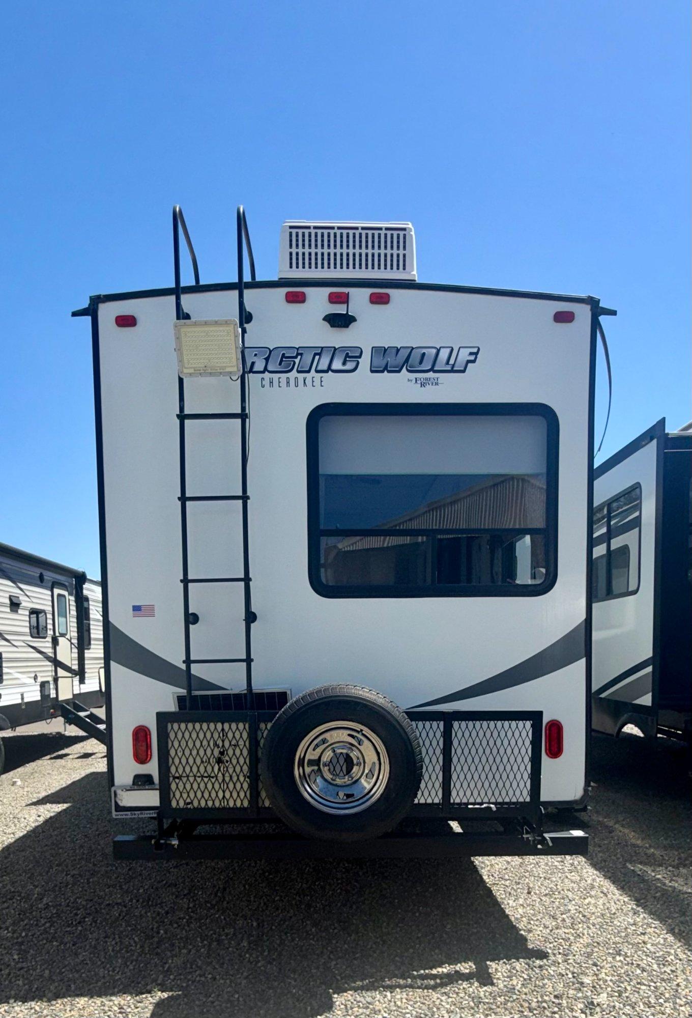 2019 Forest River RV 2019 Forest River RV Cherokee Artic Wolf - thumbnail 7