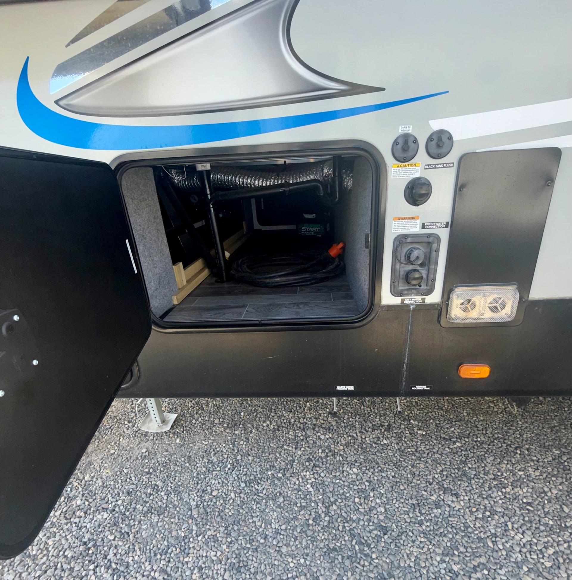 2019 Forest River RV 2019 Forest River RV Cherokee Artic Wolf - thumbnail 9