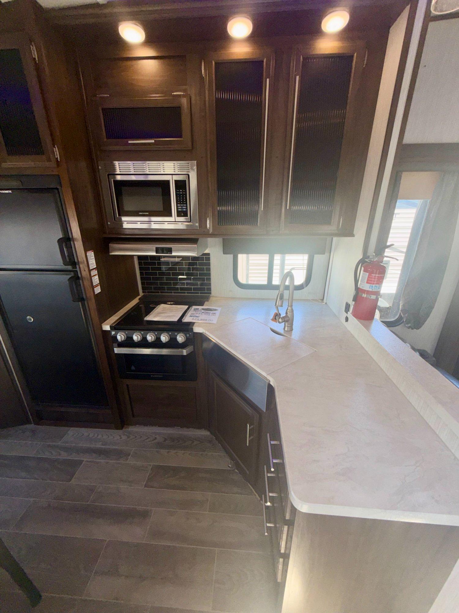 2019 Forest River RV 2019 Forest River RV Cherokee Artic Wolf - thumbnail 11