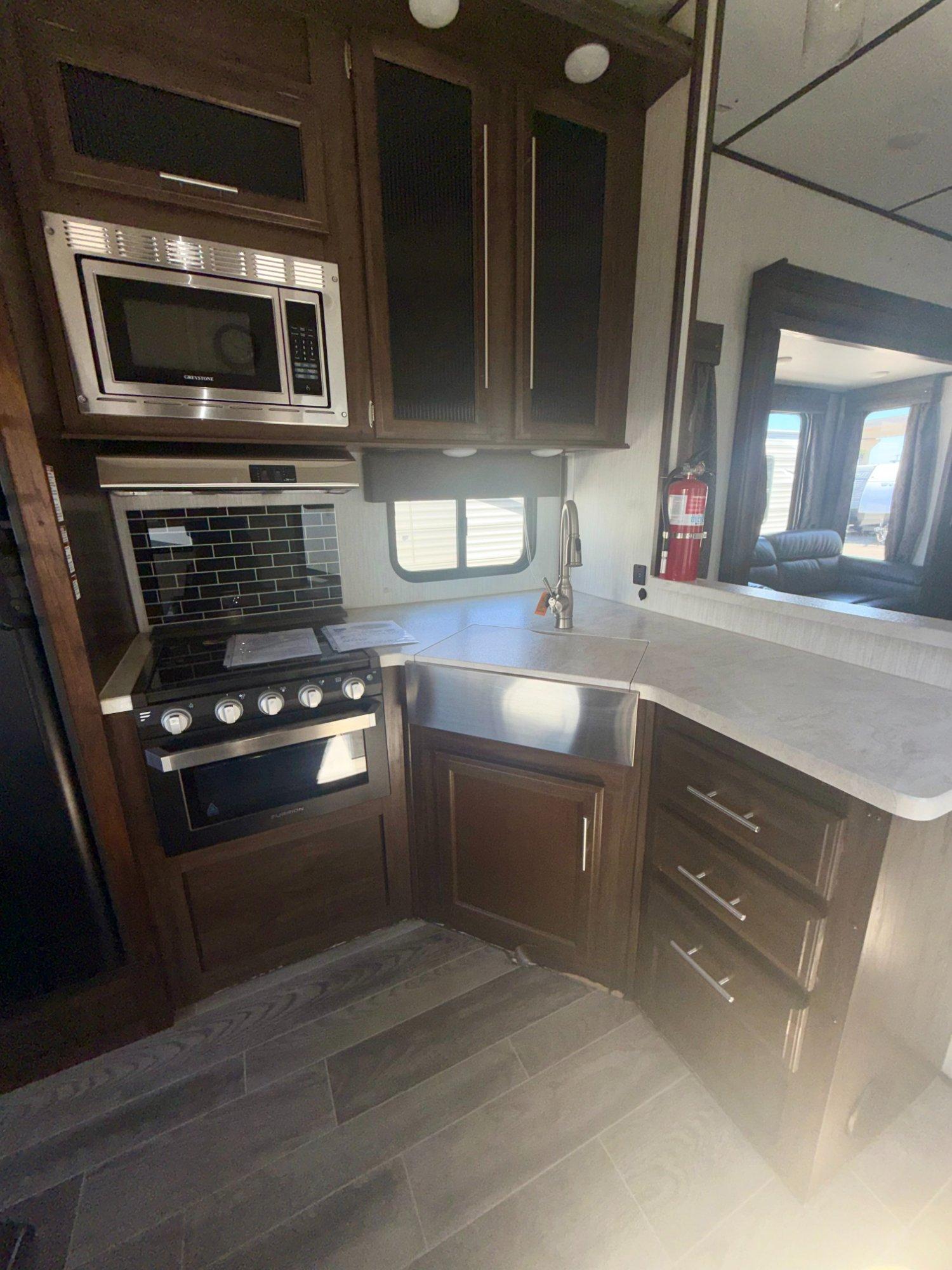2019 Forest River RV 2019 Forest River RV Cherokee Artic Wolf - thumbnail 12