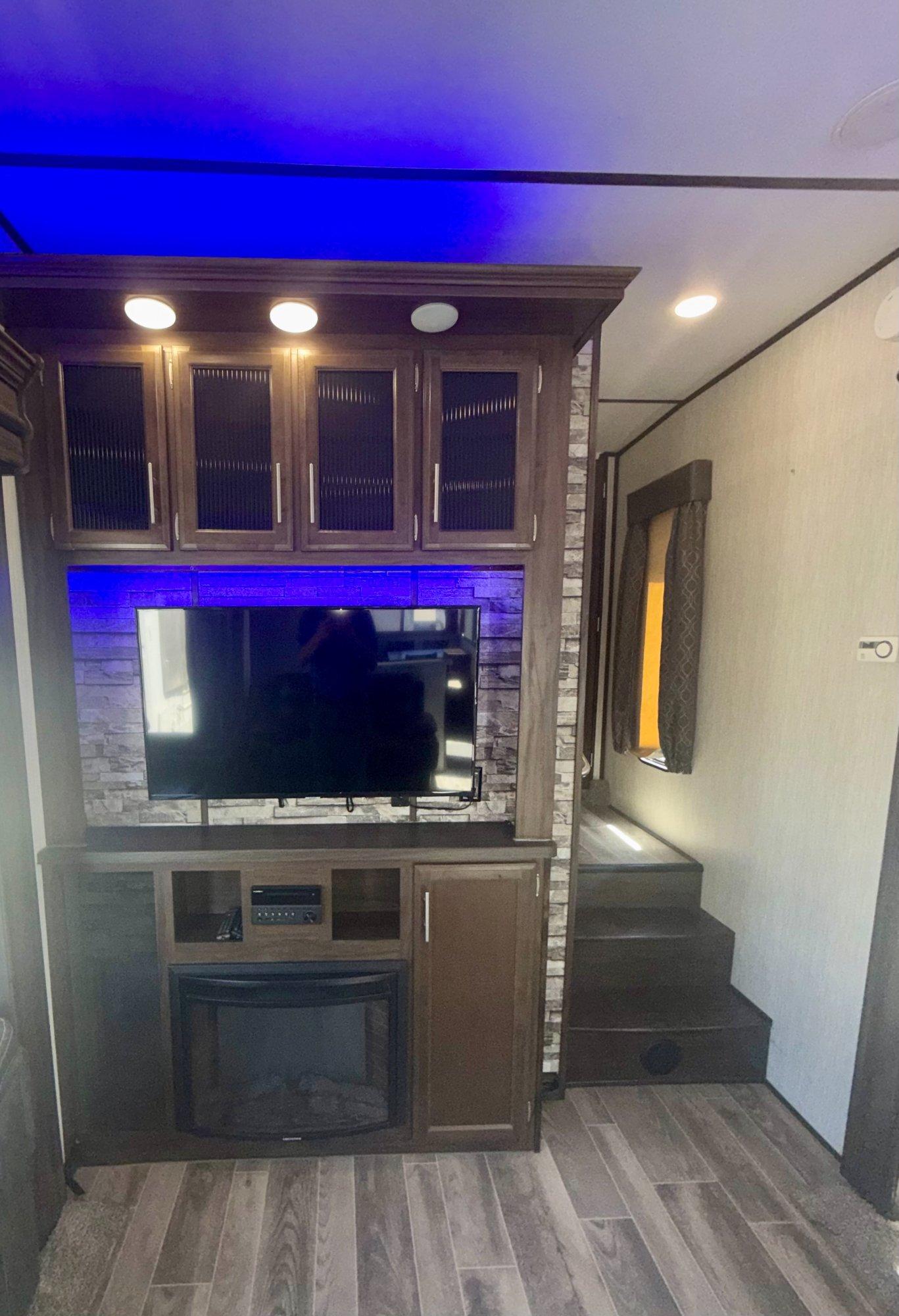 2019 Forest River RV 2019 Forest River RV Cherokee Artic Wolf - thumbnail 19