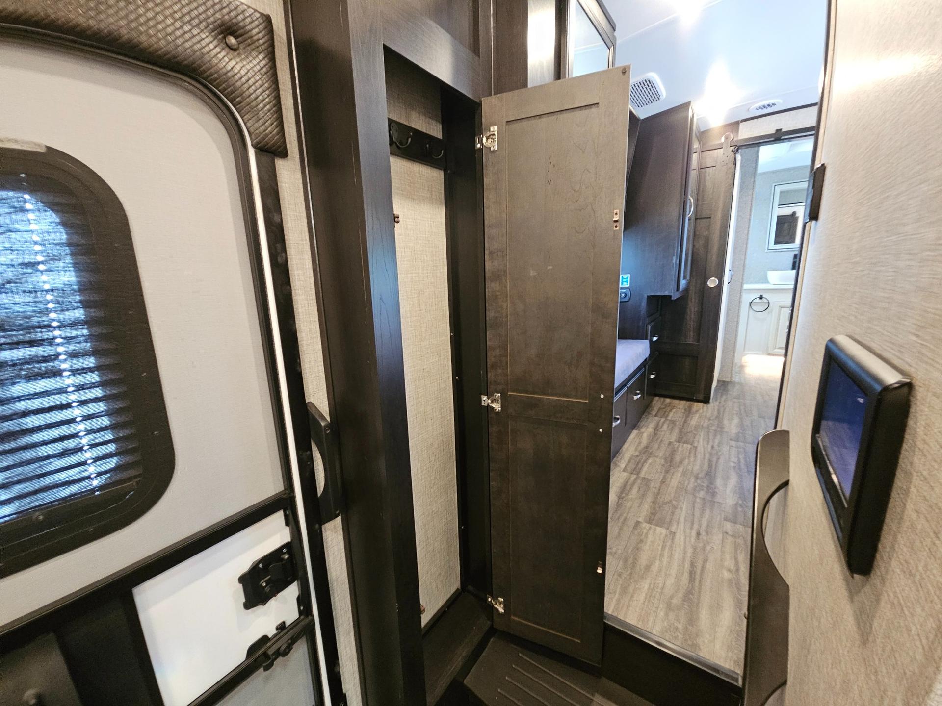 2023 Jayco 2023 Jayco North Point - thumbnail 33
