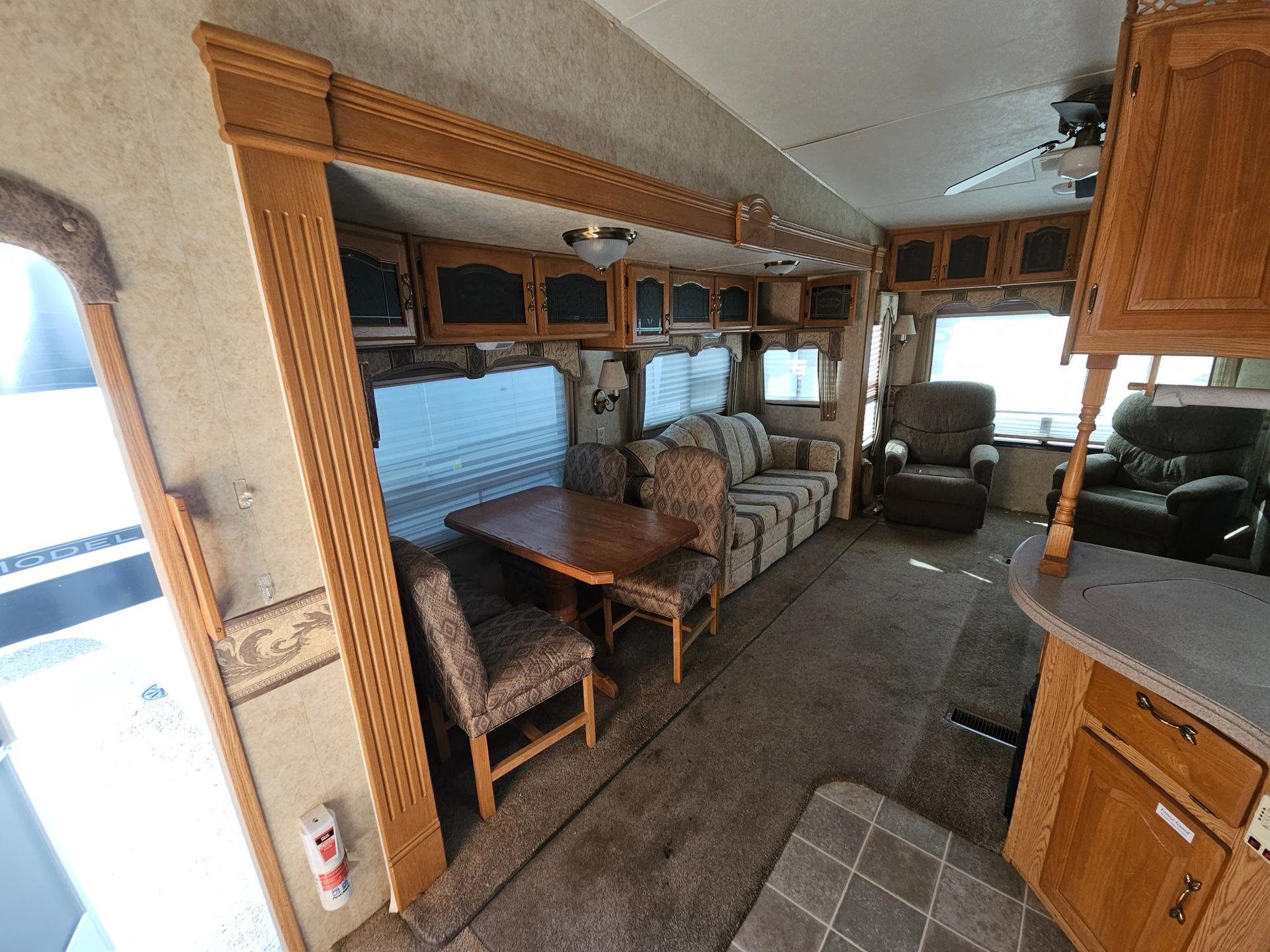 2007 Keystone RV 2007 Keystone RV Montana - thumbnail 3