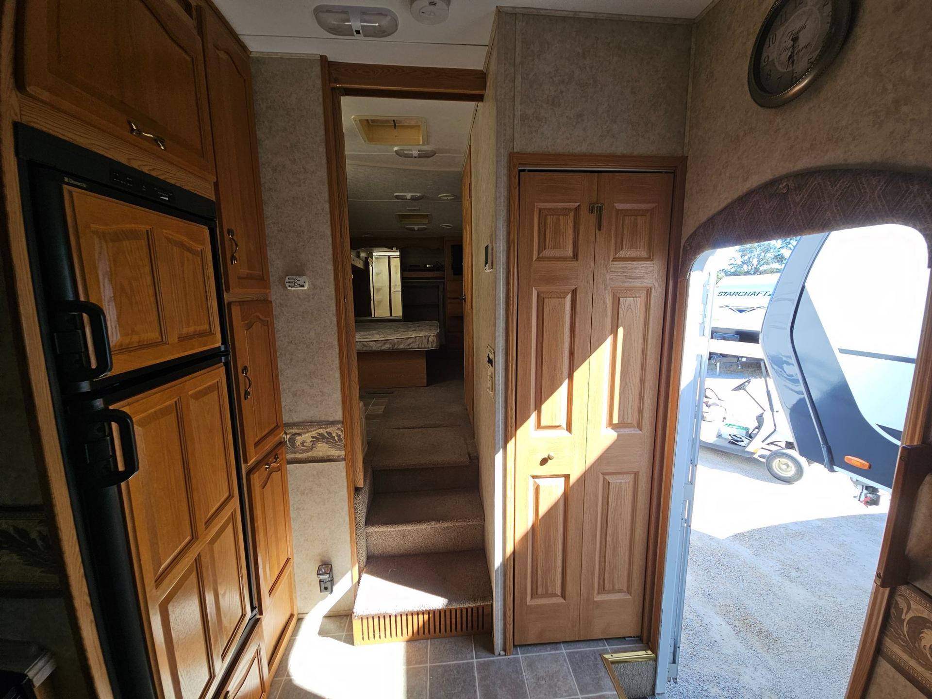 2007 Keystone RV 2007 Keystone RV Montana - thumbnail 9