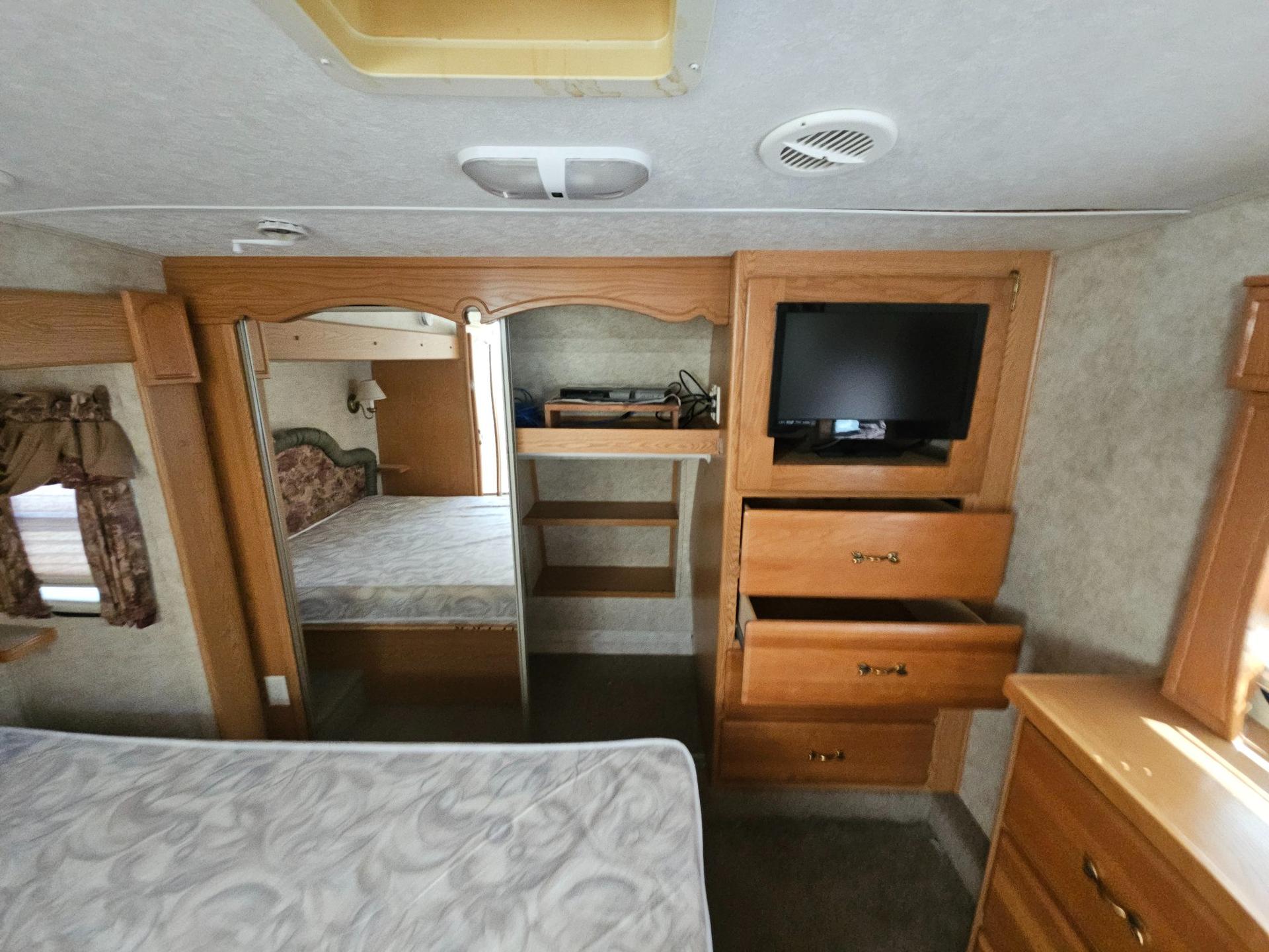 2007 Keystone RV 2007 Keystone RV Montana - thumbnail 11