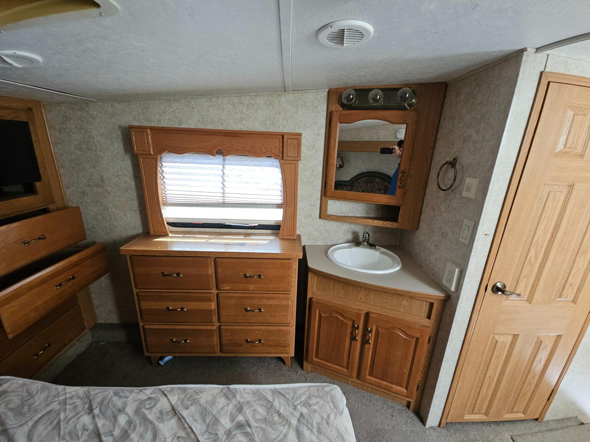 2007 Keystone RV 2007 Keystone RV Montana - thumbnail 12
