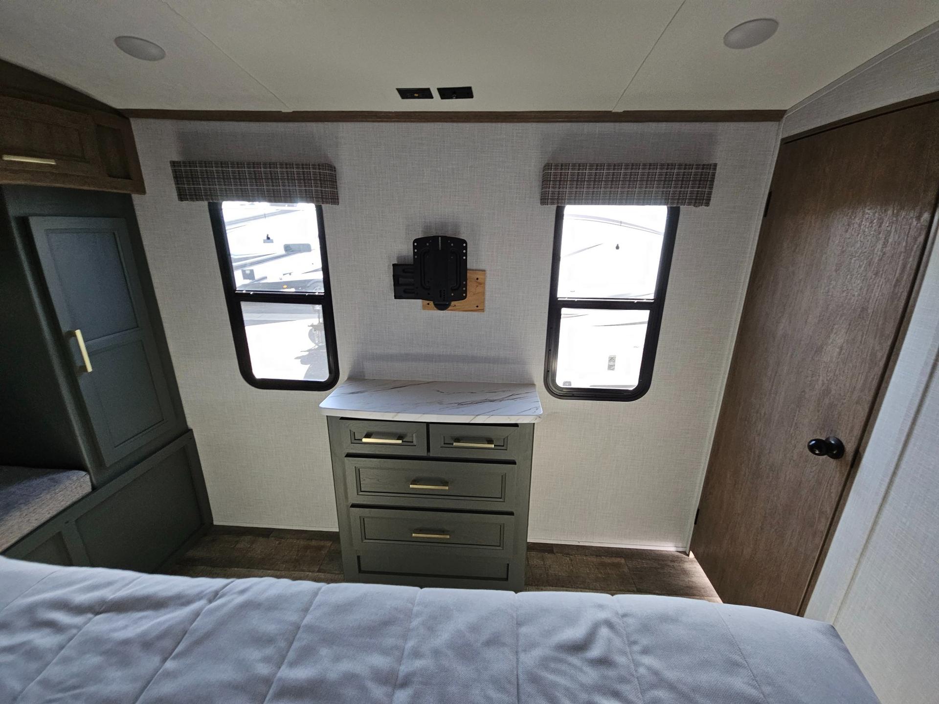 2024 Dutchmen RV 2024 Dutchmen RV Eddie Bauer - thumbnail 43
