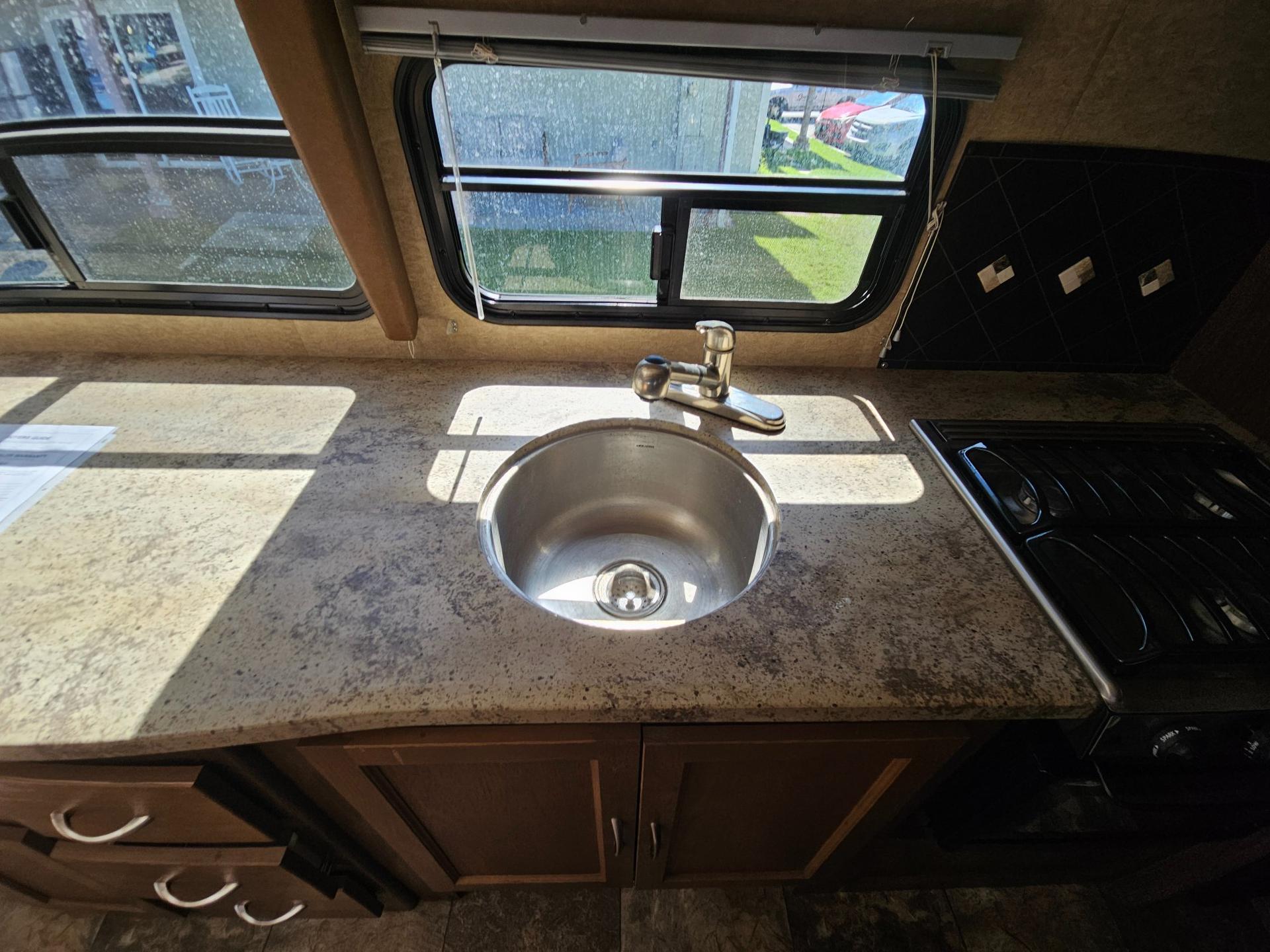 2015 Coachmen 2015 Coachmen Concord - thumbnail 16