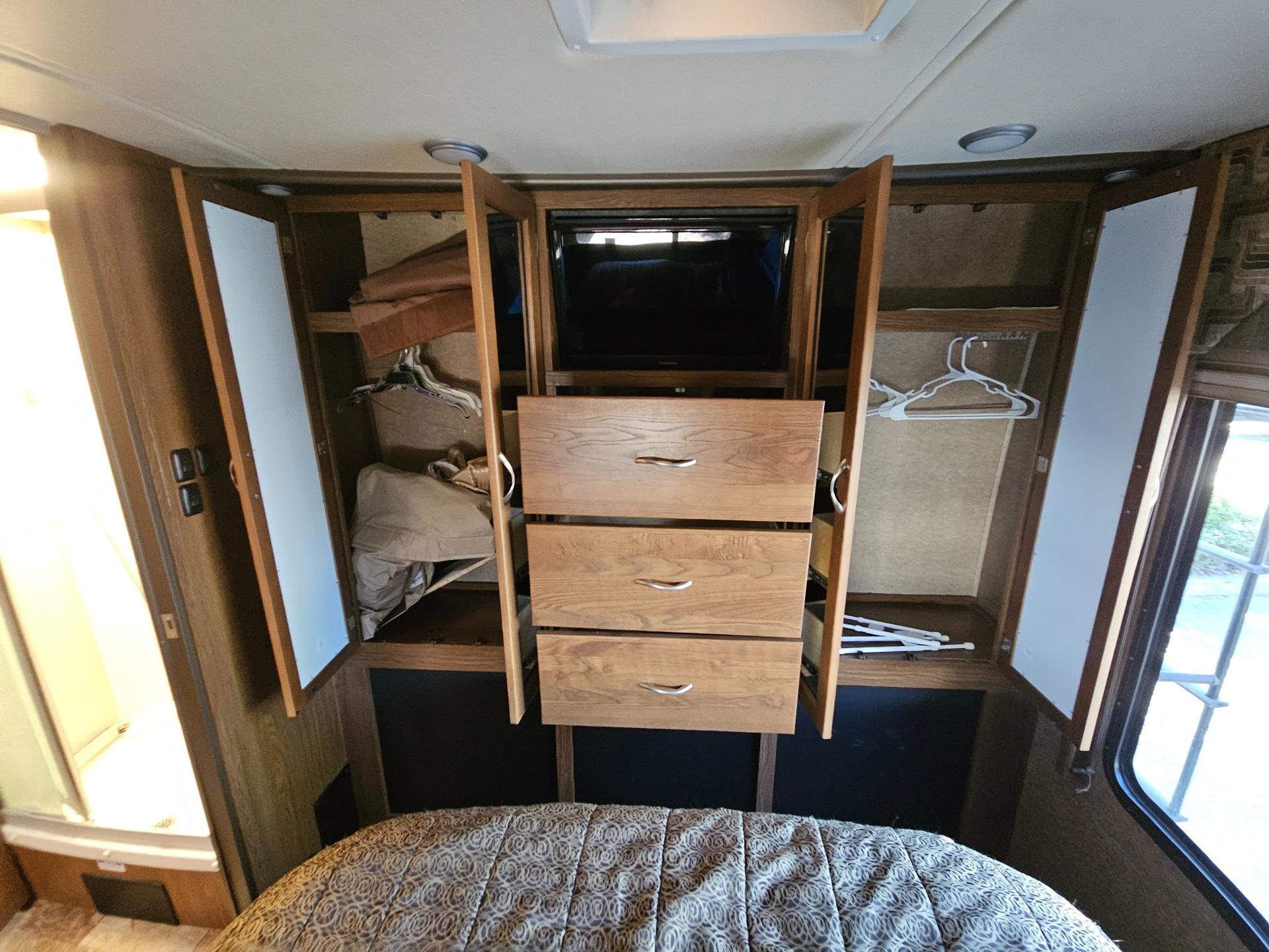 2015 Coachmen 2015 Coachmen Concord - thumbnail 32